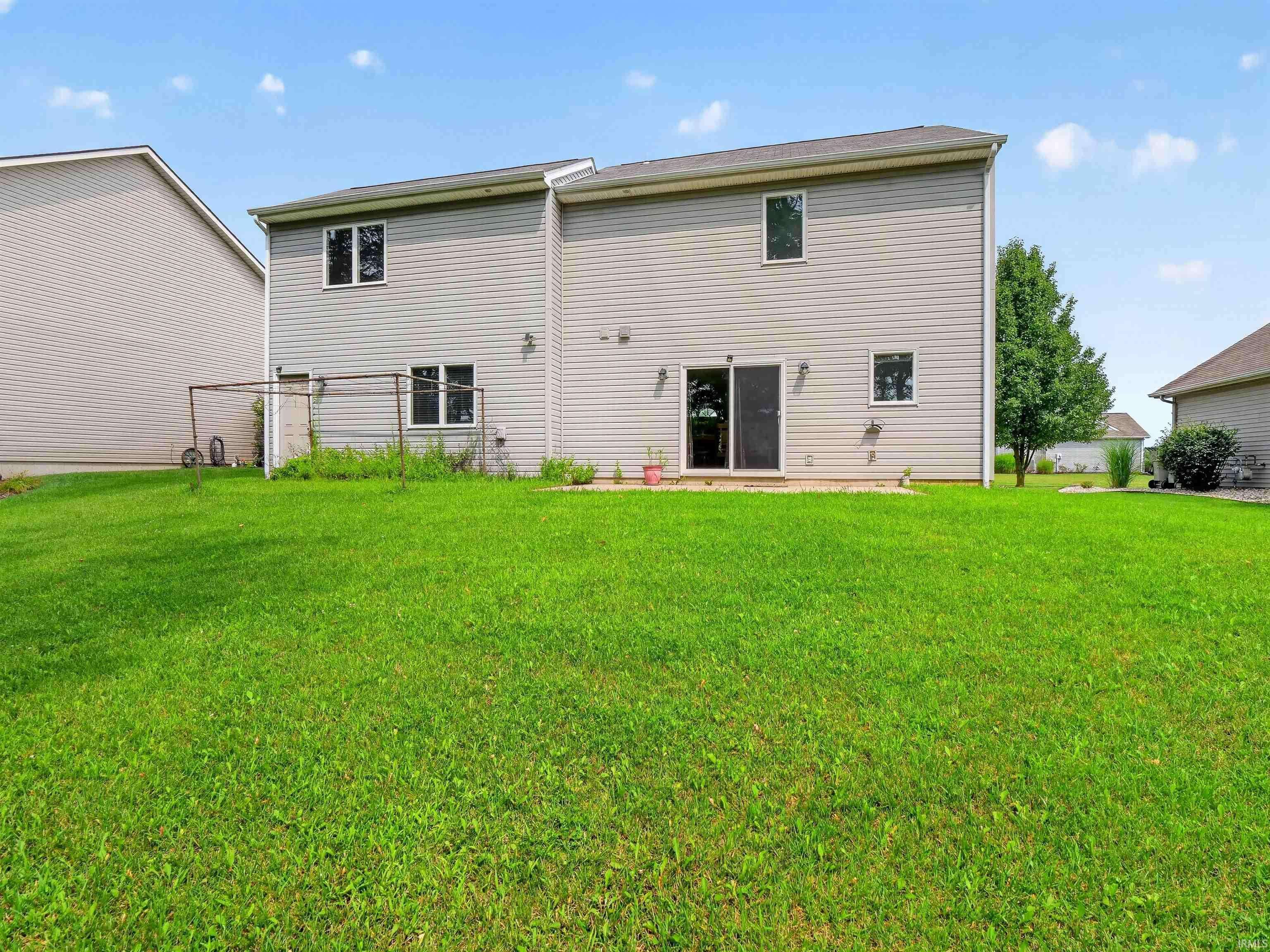 2251 Laurelwood DR, Warsaw, IN 46580