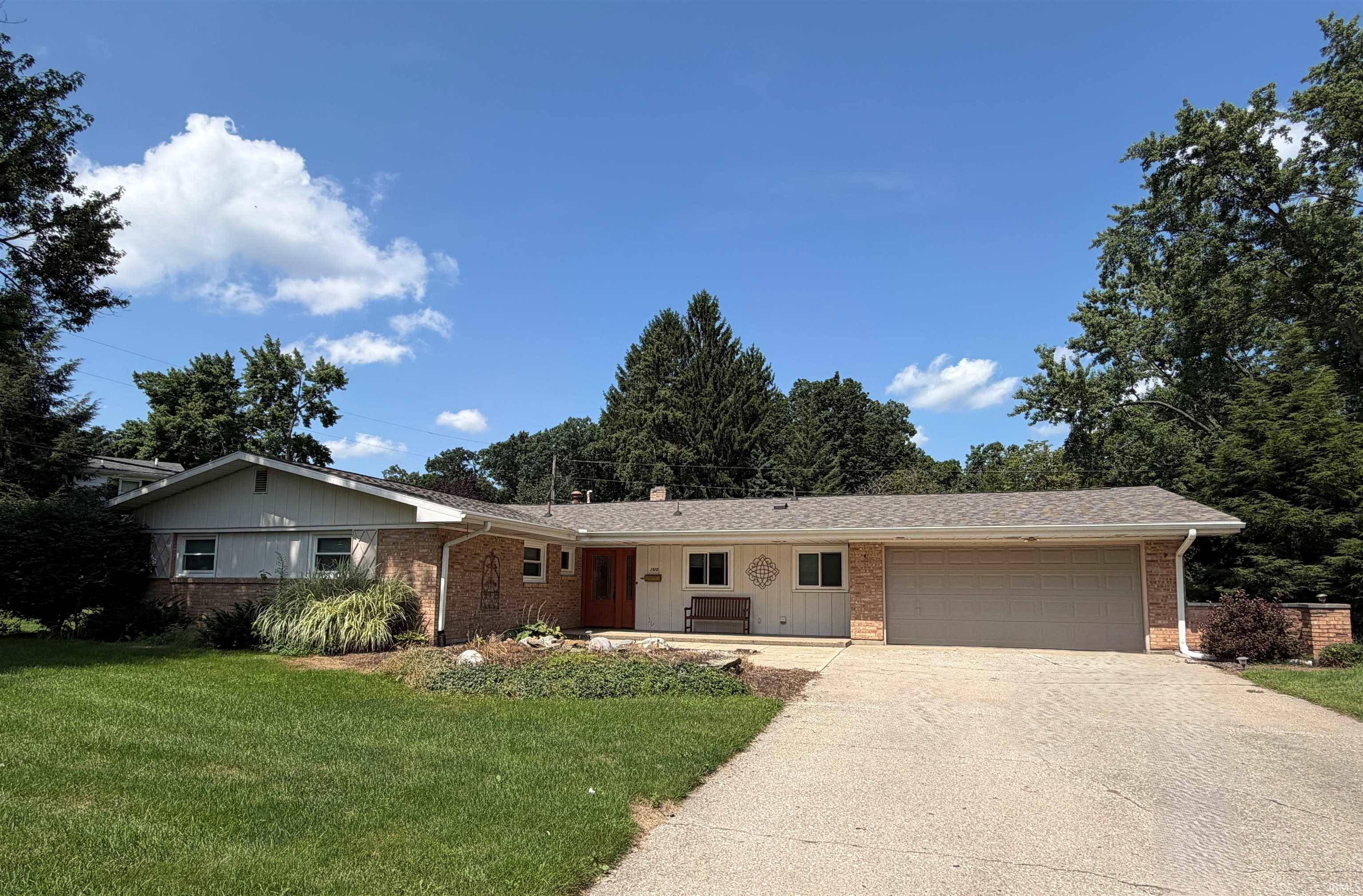 1510 Springbrook DR, Elkhart, IN 46514-4250