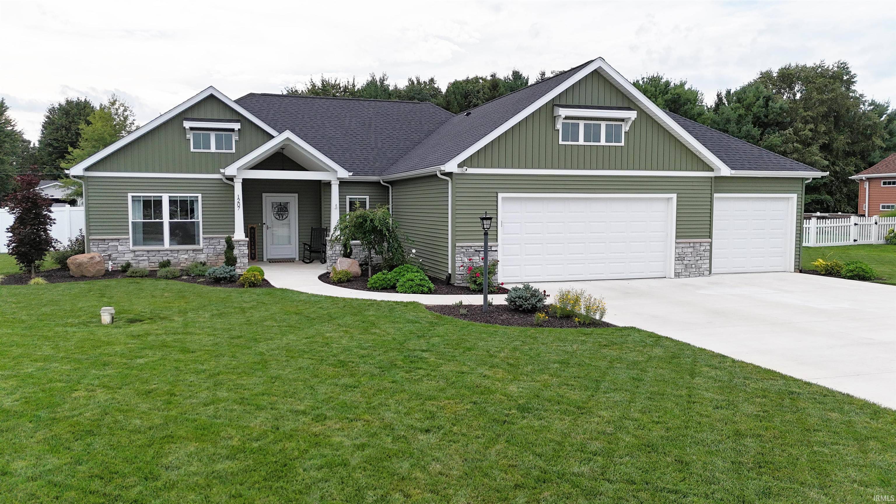 1207 E Dresdin DR, Warsaw, IN 46580