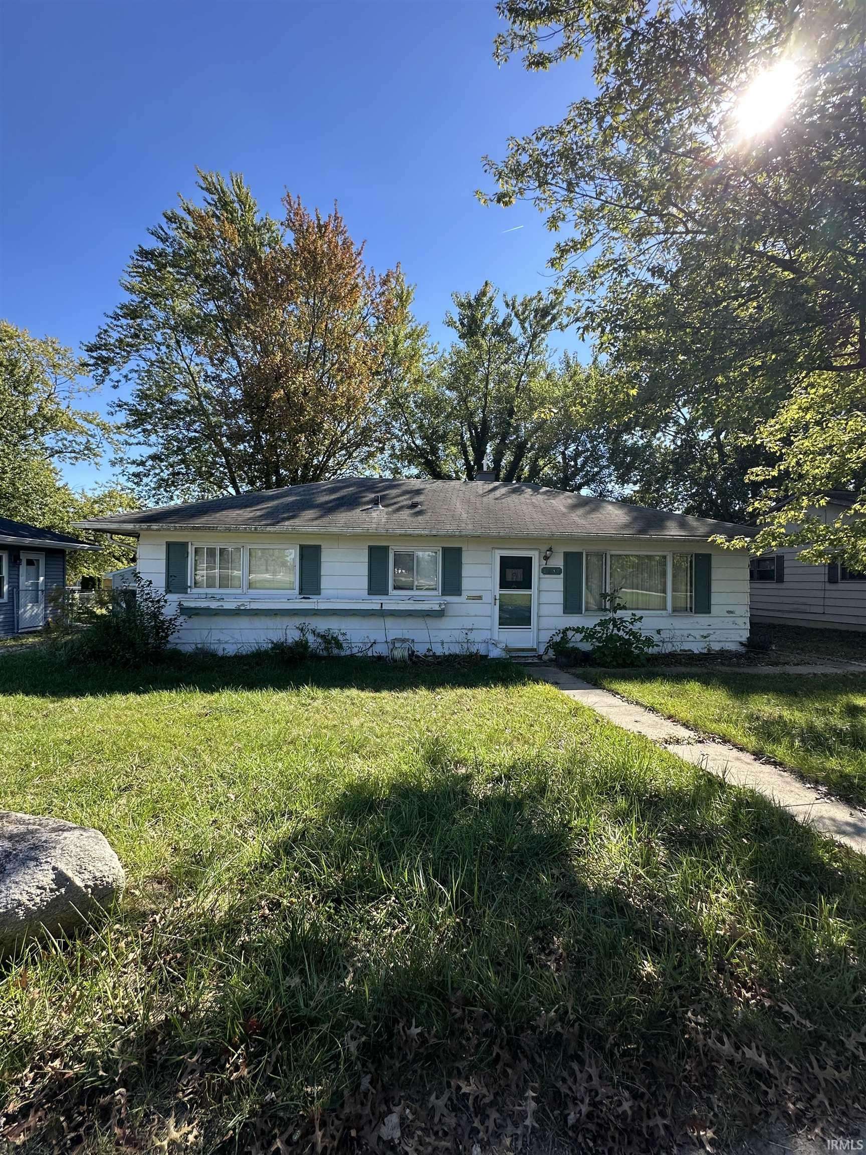 1537 Lake AVE, Plymouth, IN 46563-2426