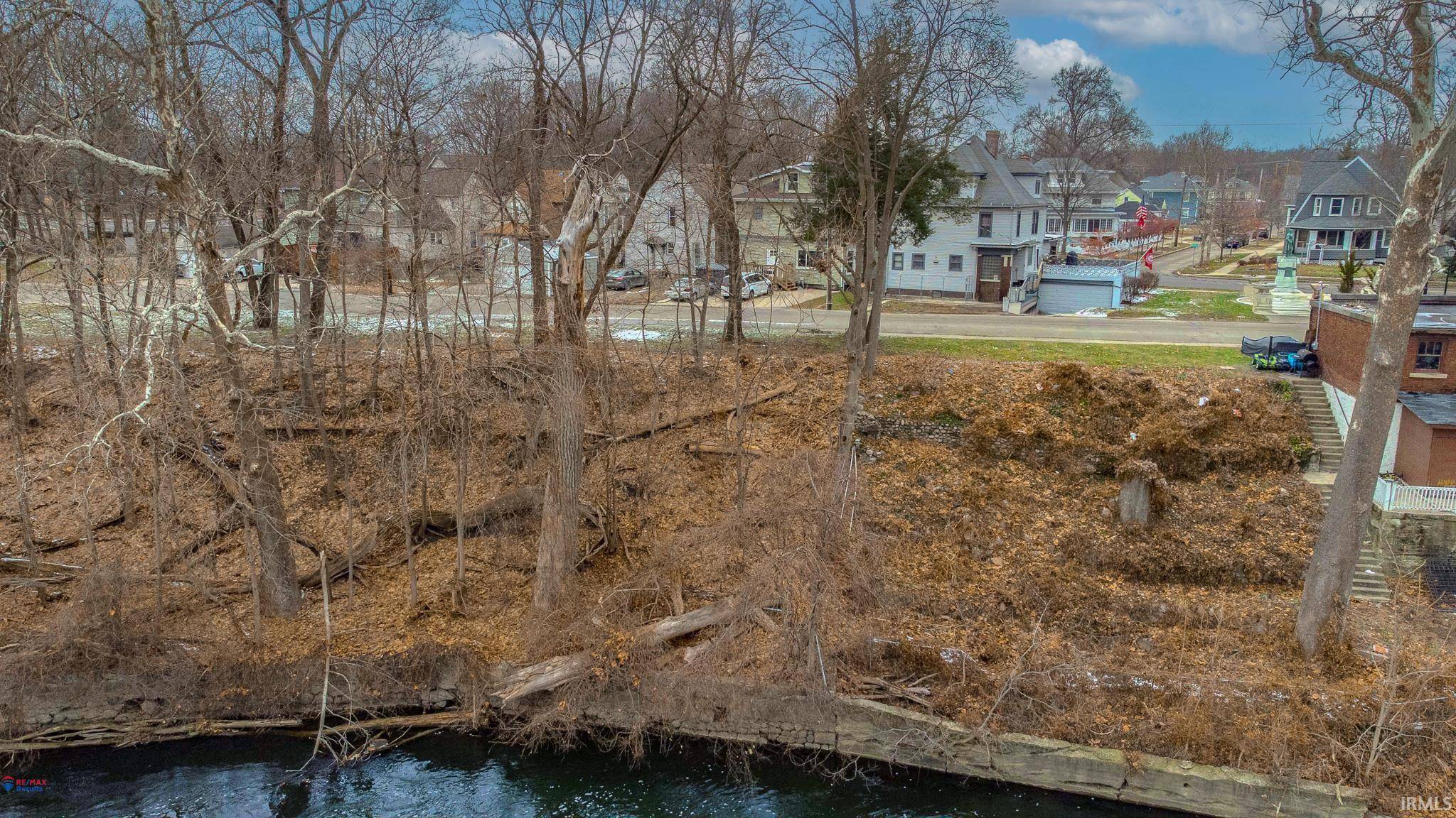 750 N Riverside DR, Elkhart, IN 46514-2734