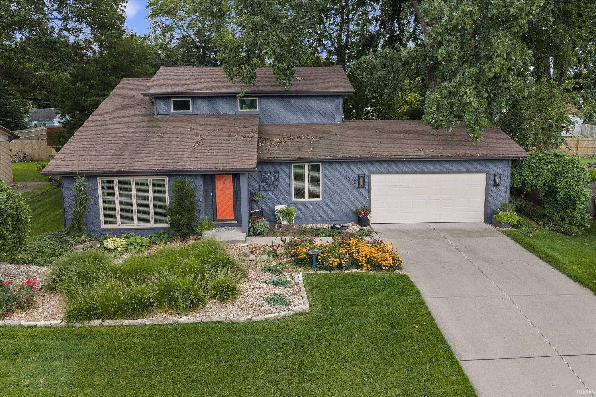 1238 Echo DR, South Bend, IN 46614