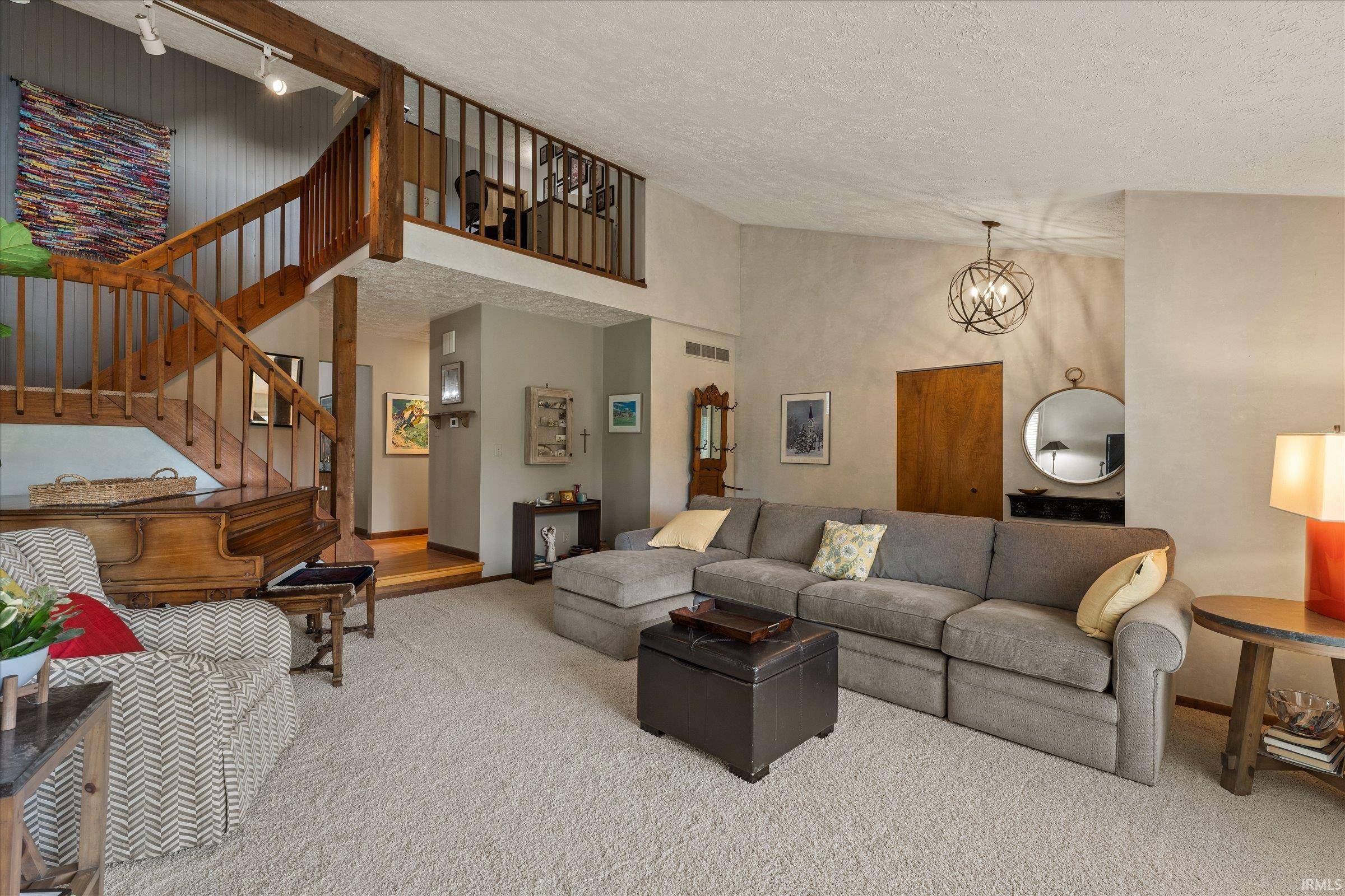 1238 Echo DR, South Bend, IN 46614