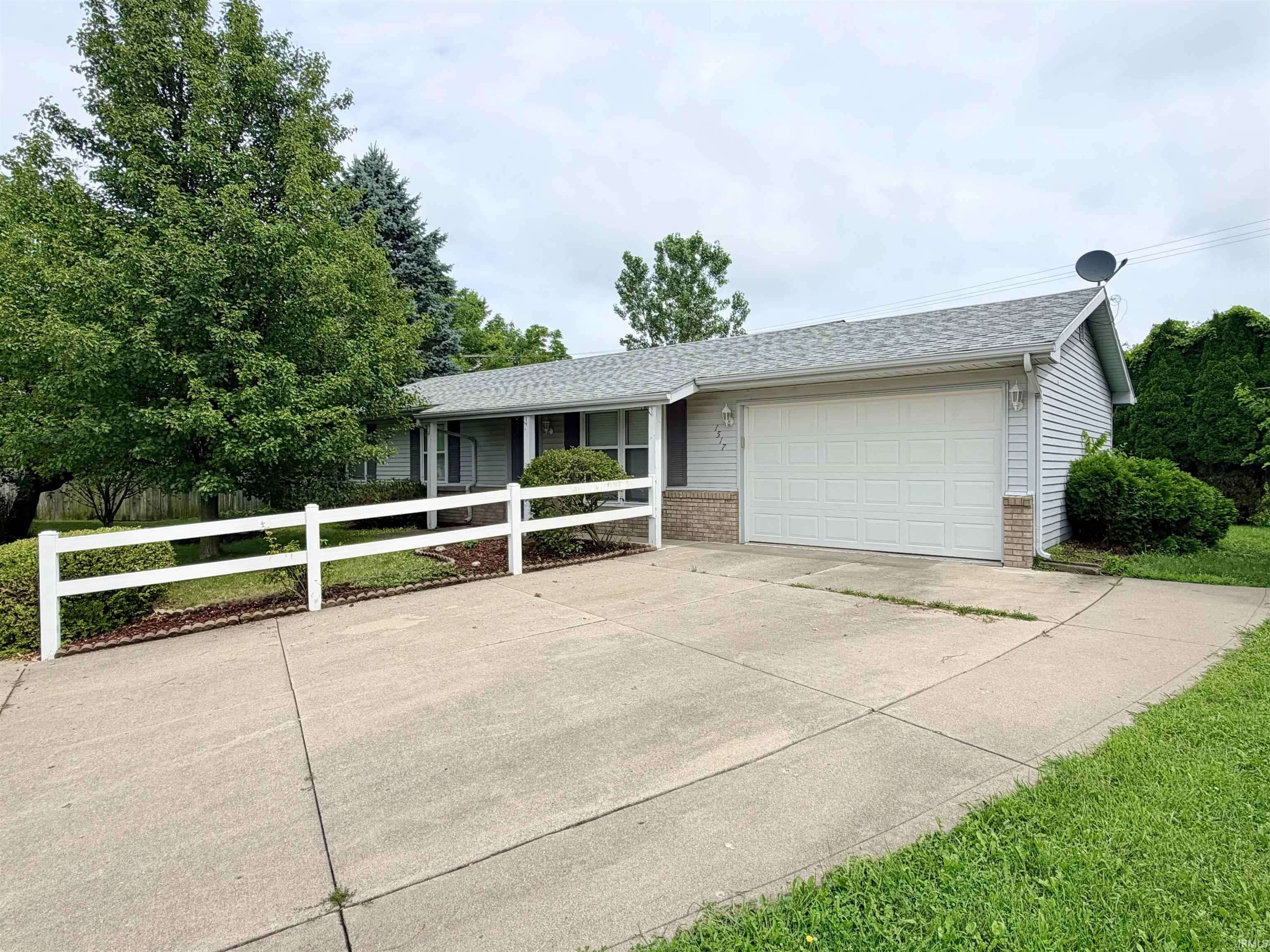 1517 Knoll Crest DR, Kendallville, IN 46755