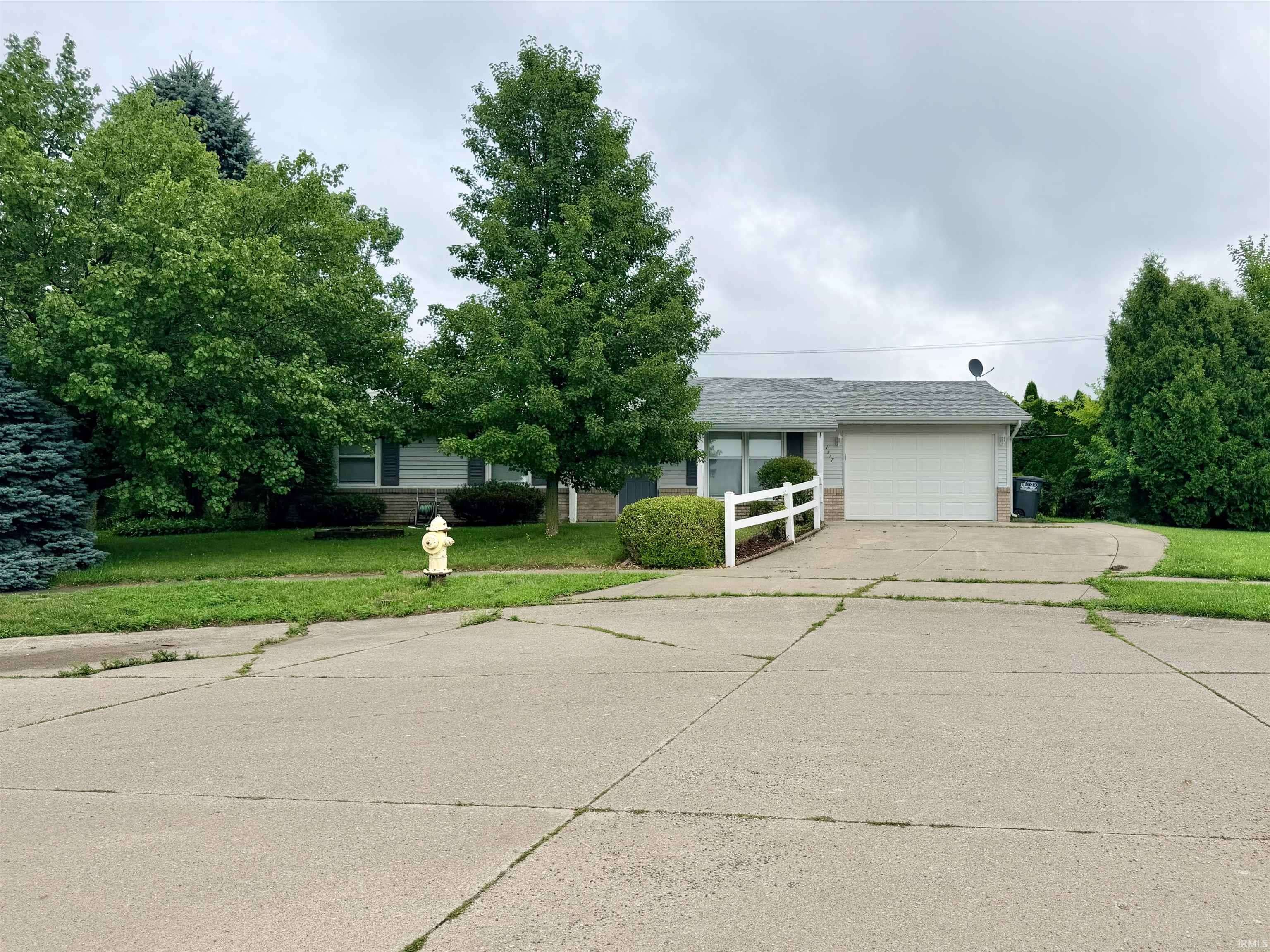 1517 Knoll Crest DR, Kendallville, IN 46755