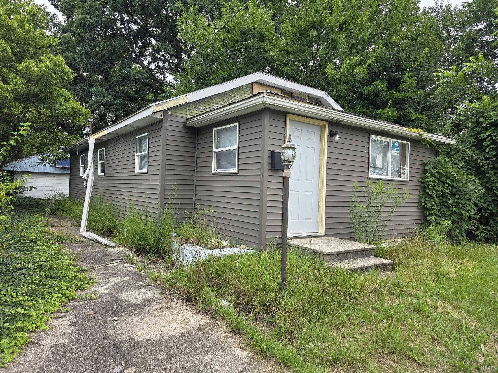 1717 ROBINSON ST, South Bend, IN 46613