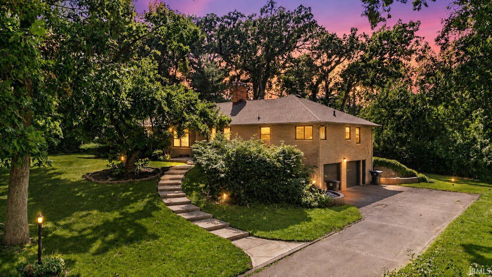 1105 White Oak DR, South Bend, IN 46617