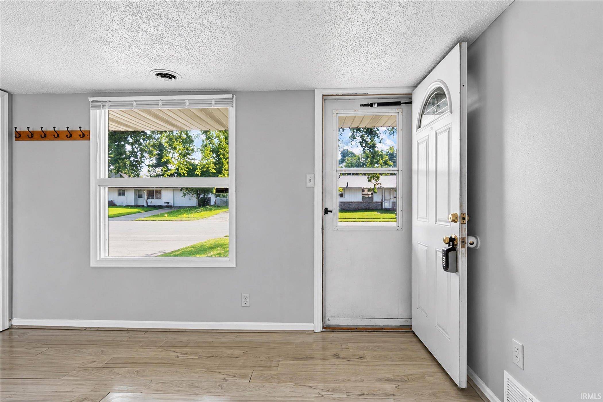 231 S Holiday DR, South Bend, IN 46615-2633