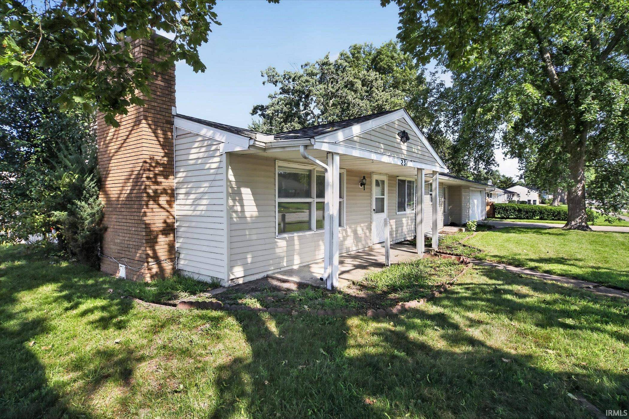 231 S Holiday DR, South Bend, IN 46615-2633