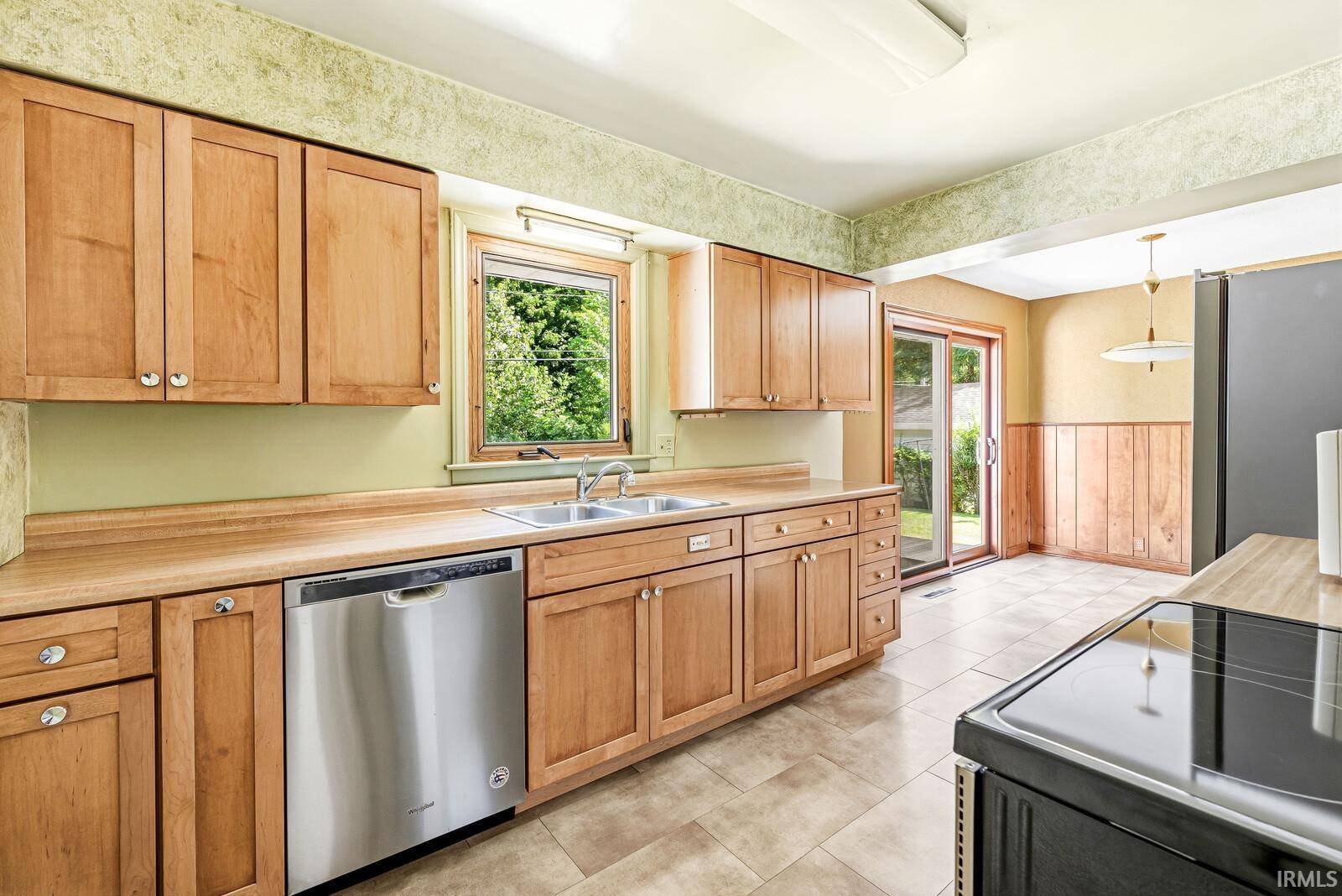 405 W Angela BLVD, South Bend, IN 46617