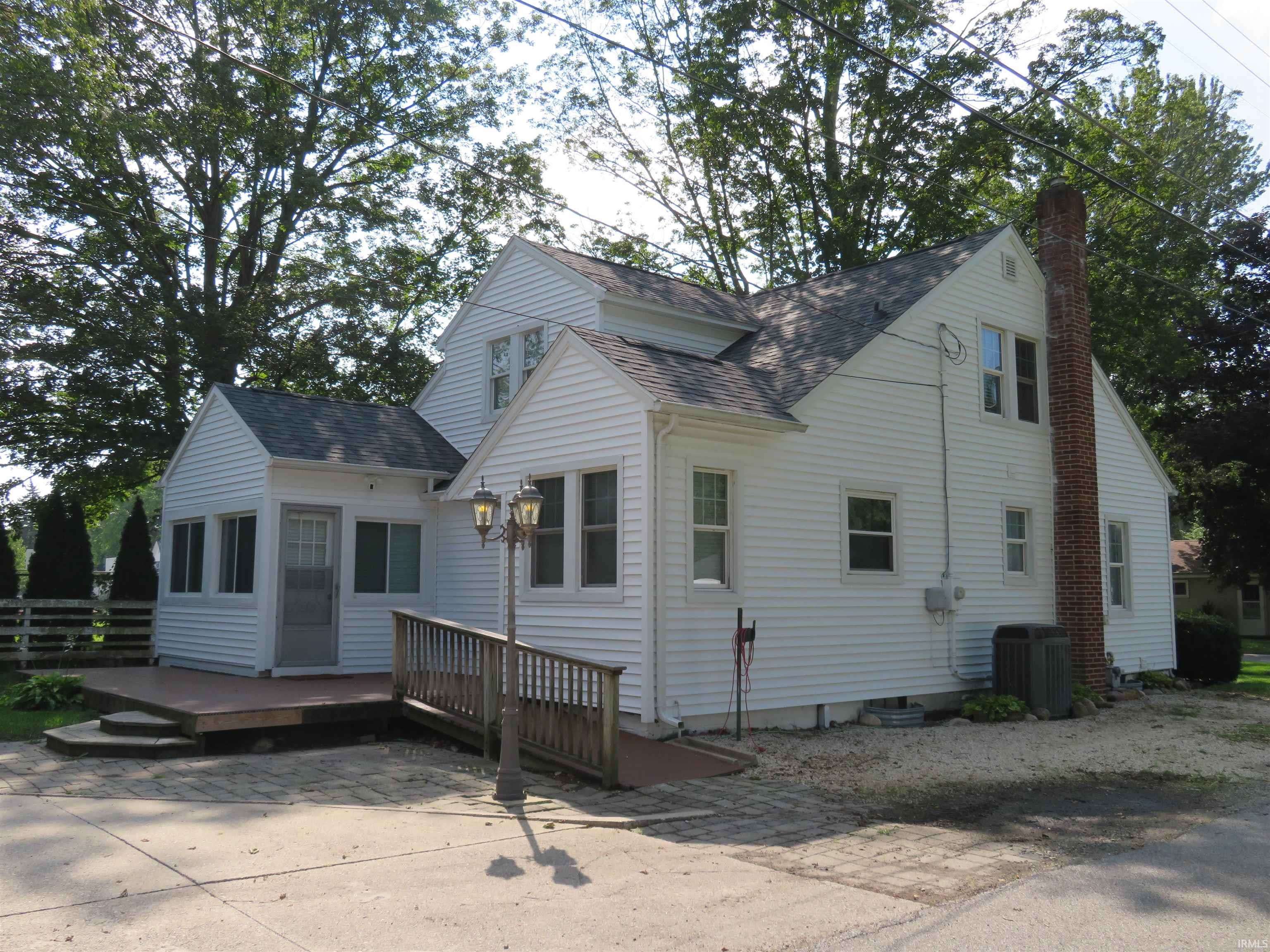 1205 Hickory ST, Goshen, IN 46526-2235