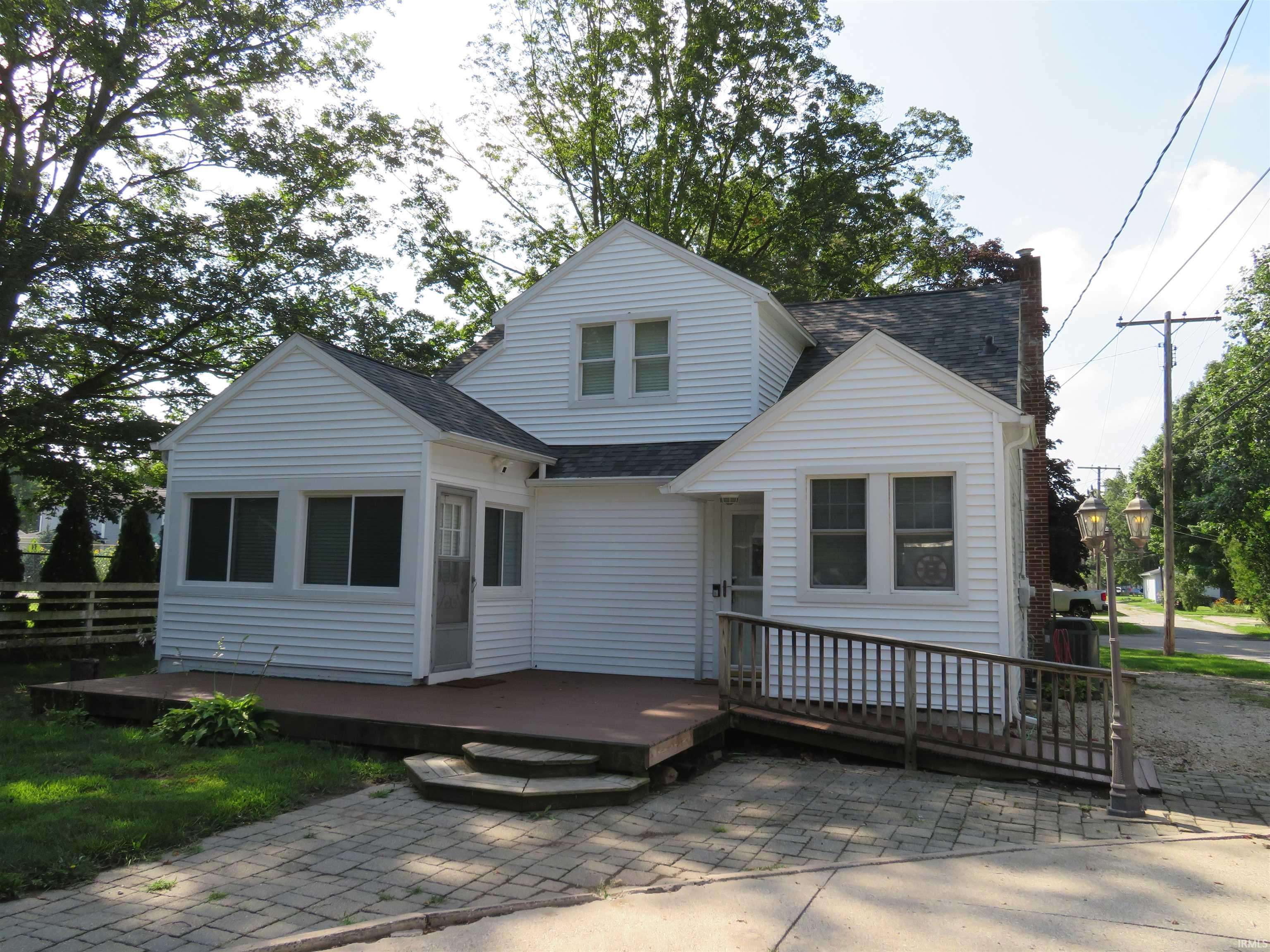 1205 Hickory ST, Goshen, IN 46526-2235