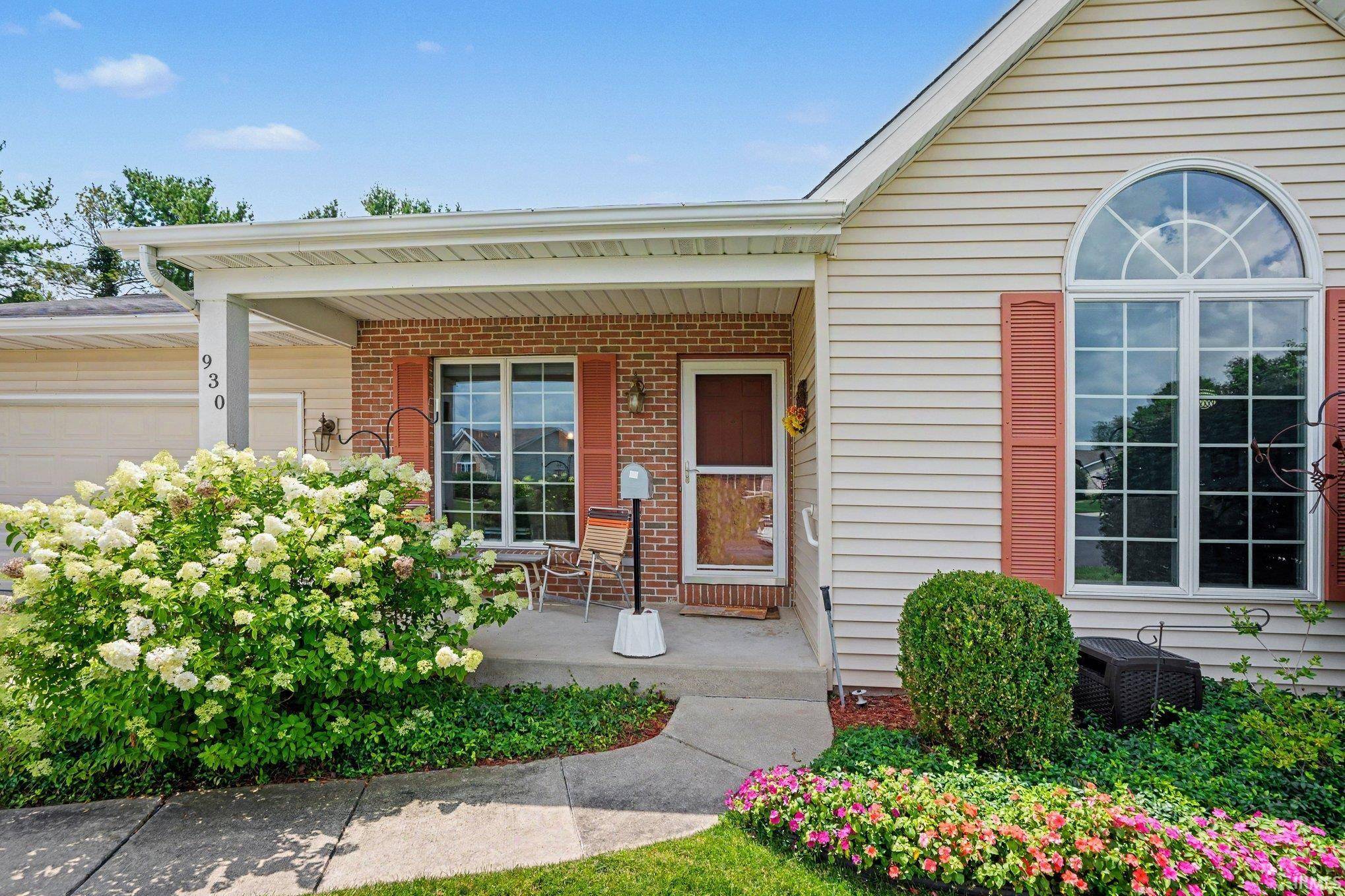 930 Fredericksburg CT, South Bend, IN 46614