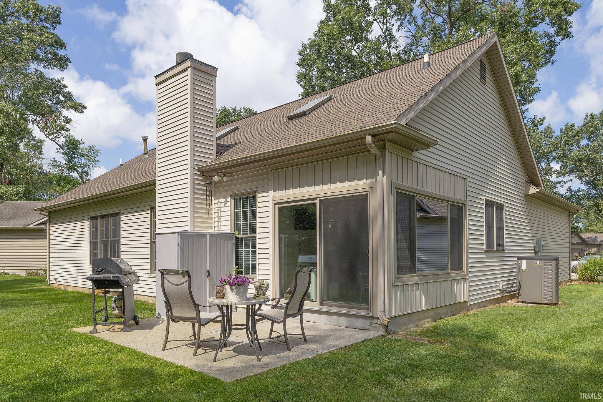 2202 Woodland CT, Elkhart, IN 46514