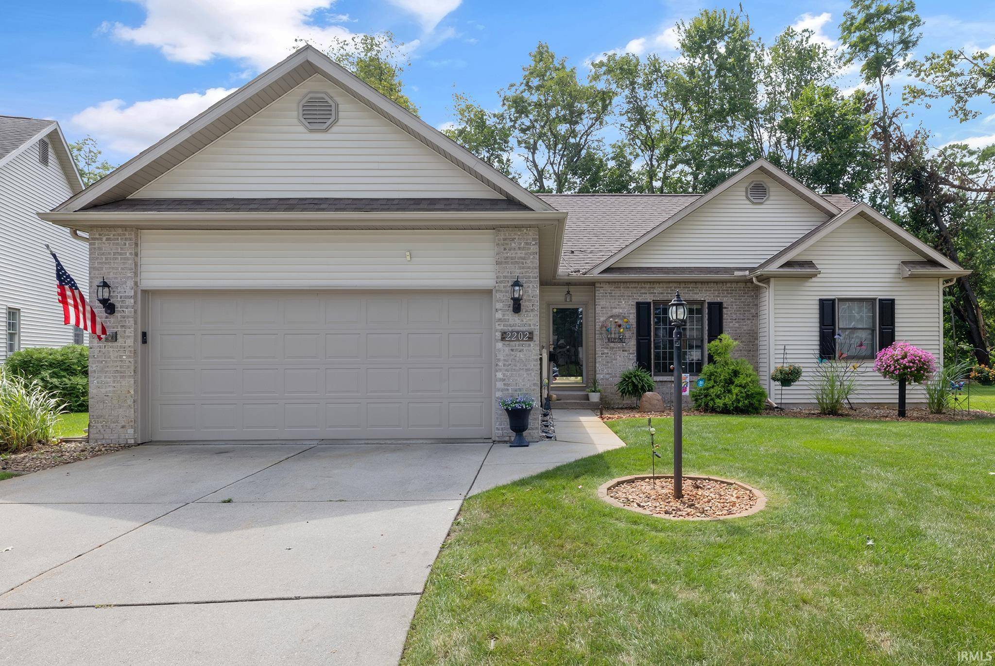 2202 Woodland CT, Elkhart, IN 46514