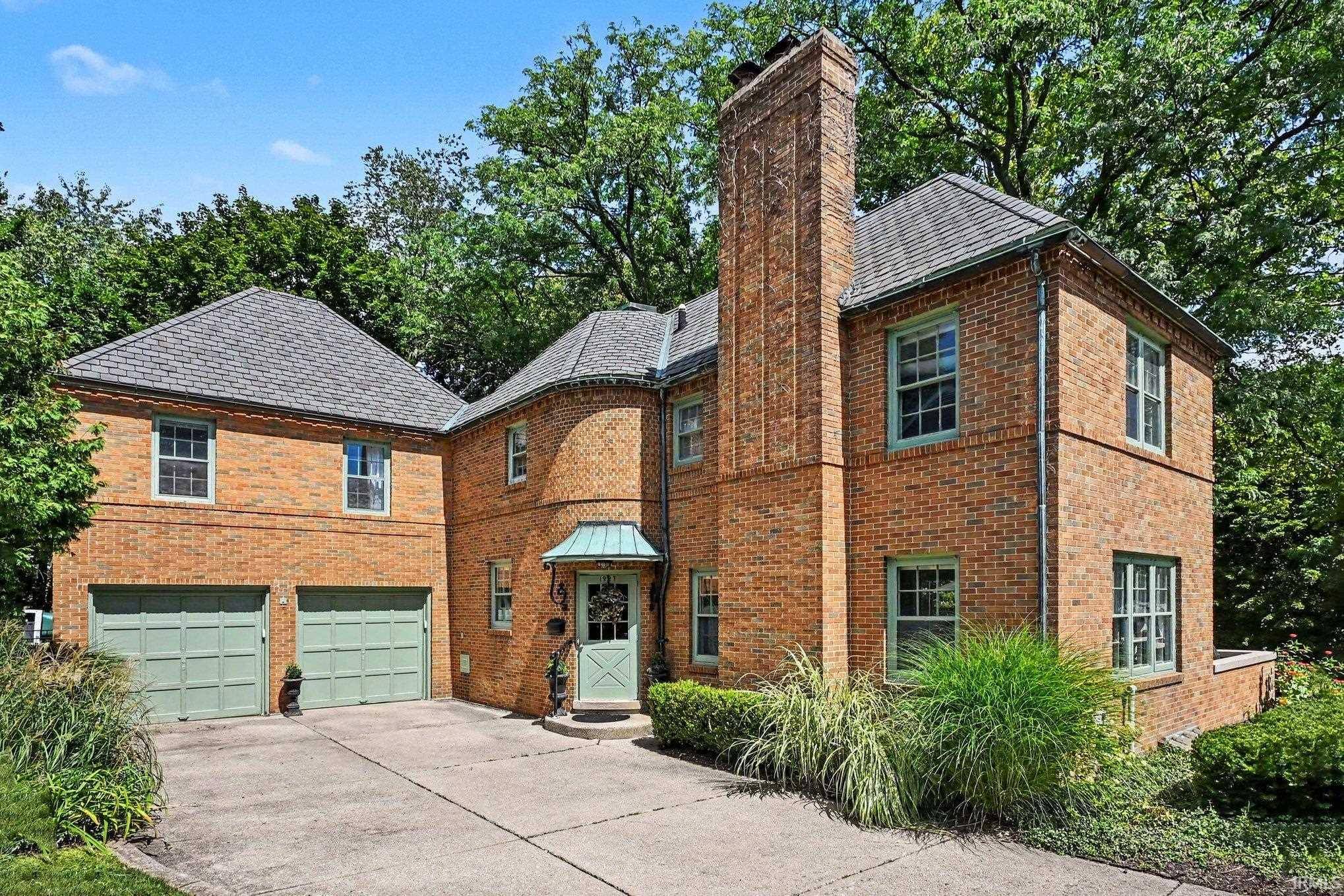1227 E Irvington AVE, South Bend, IN 46614-1417