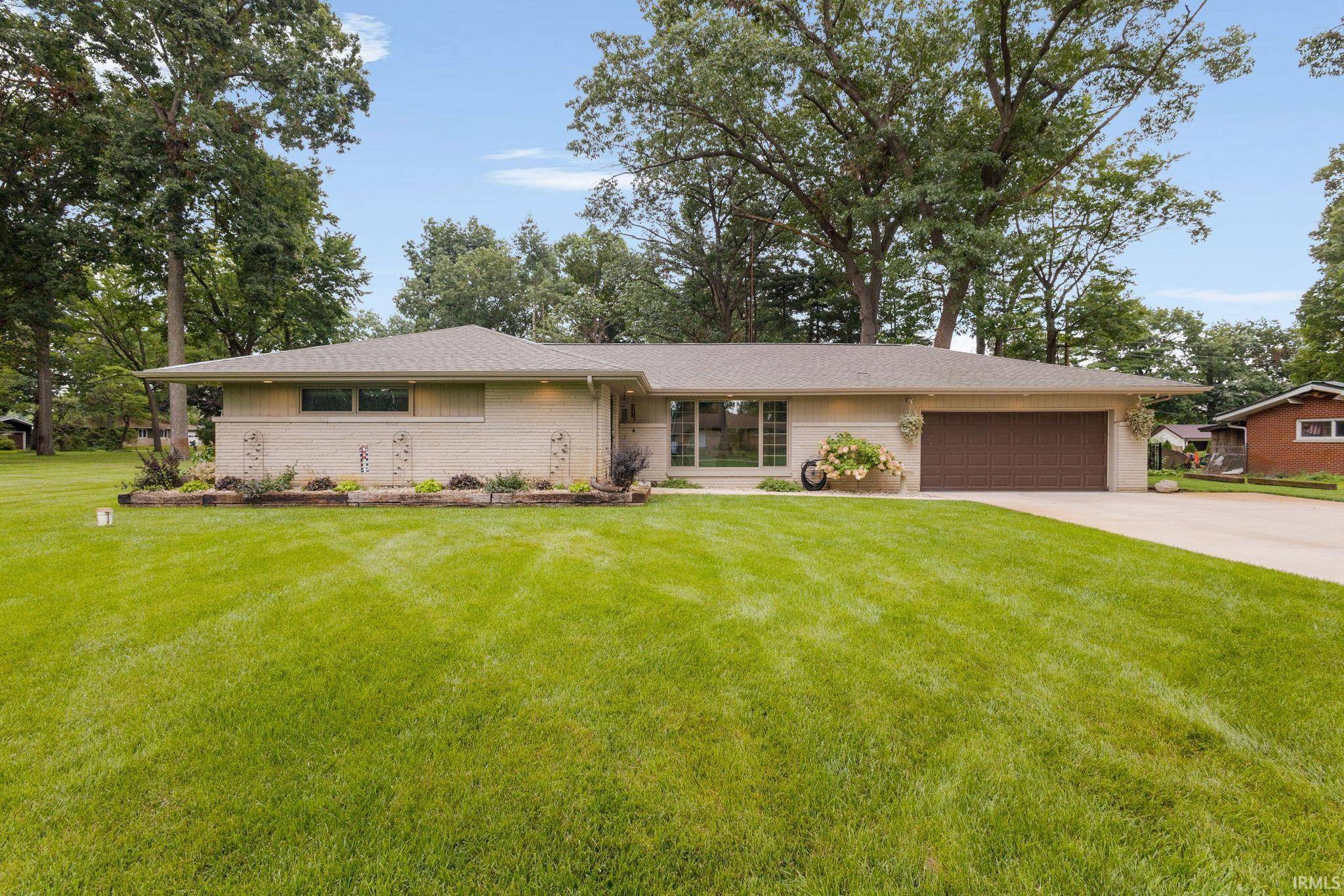 55844 Oak LN, Elkhart, IN 46514