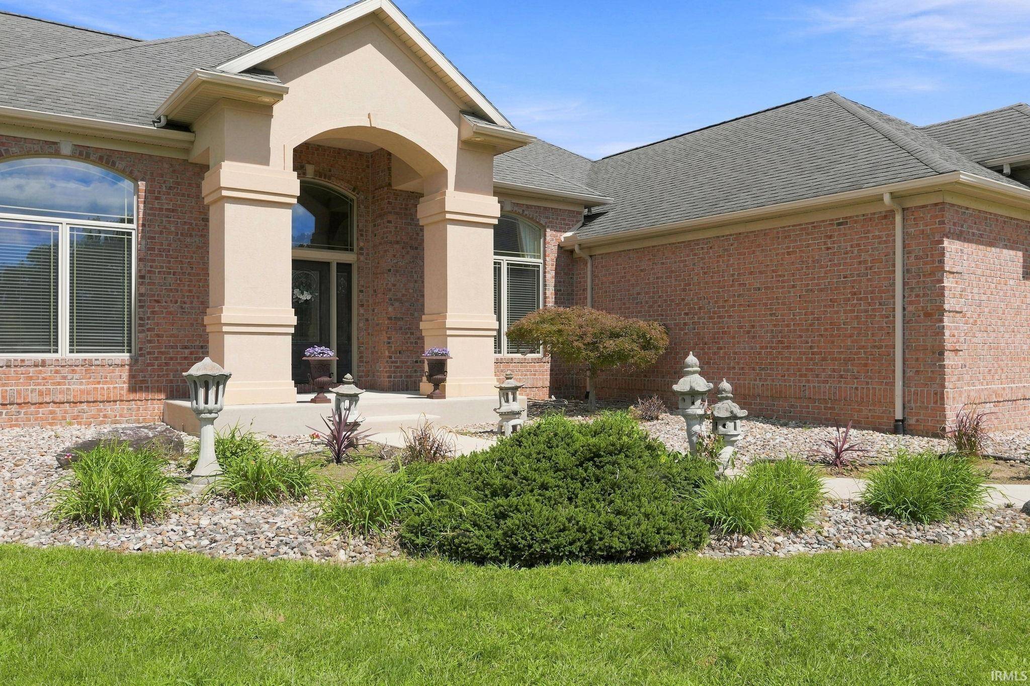 29675 Lakefield CT, Elkhart, IN 46514-9438