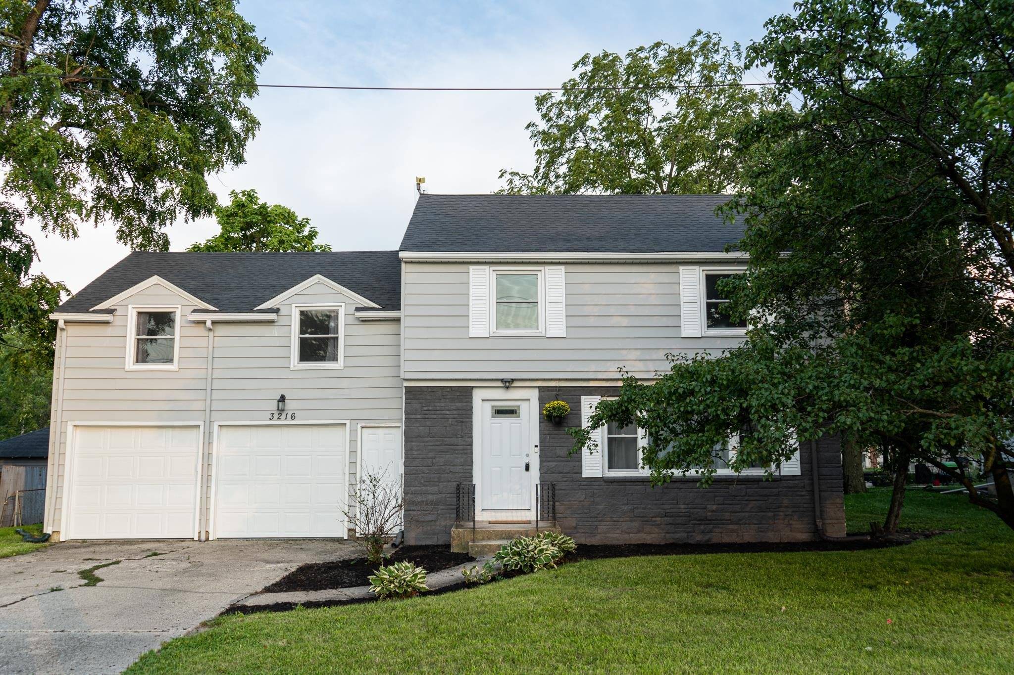 3216 Crescent AVE, Fort Wayne, IN 46805-1502