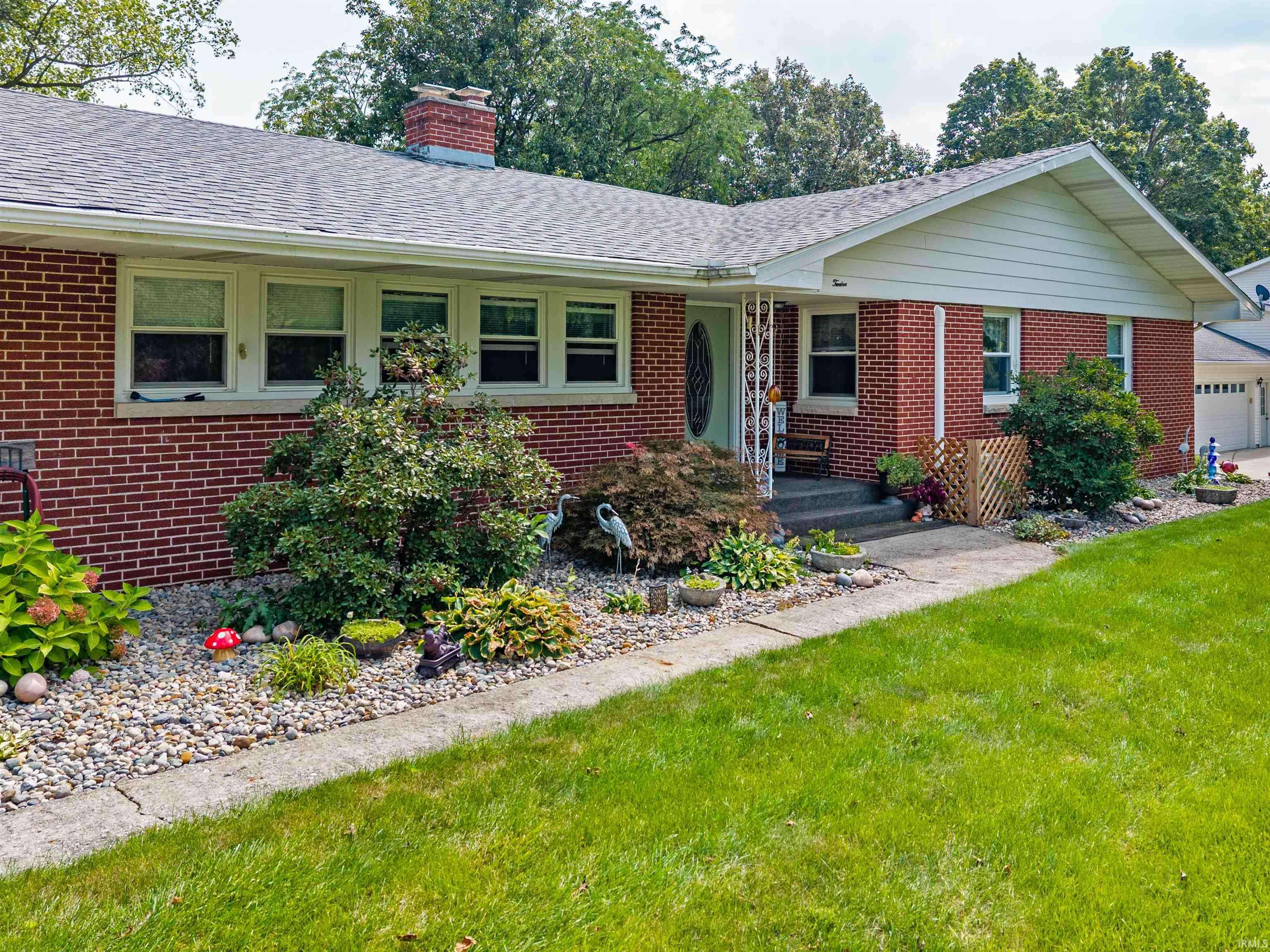 12 Grove Park DR, Columbia City, IN 46725