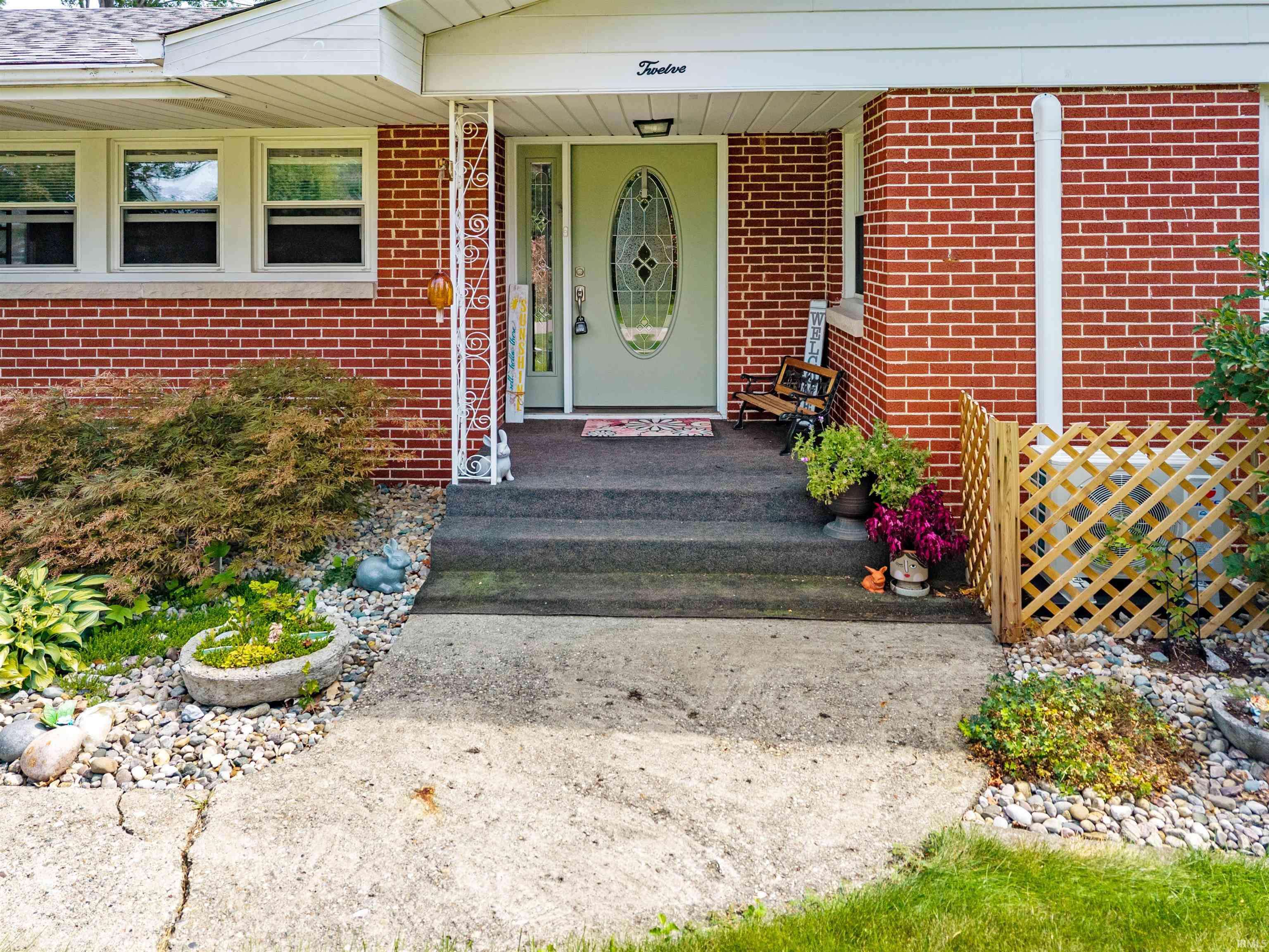 12 Grove Park DR, Columbia City, IN 46725