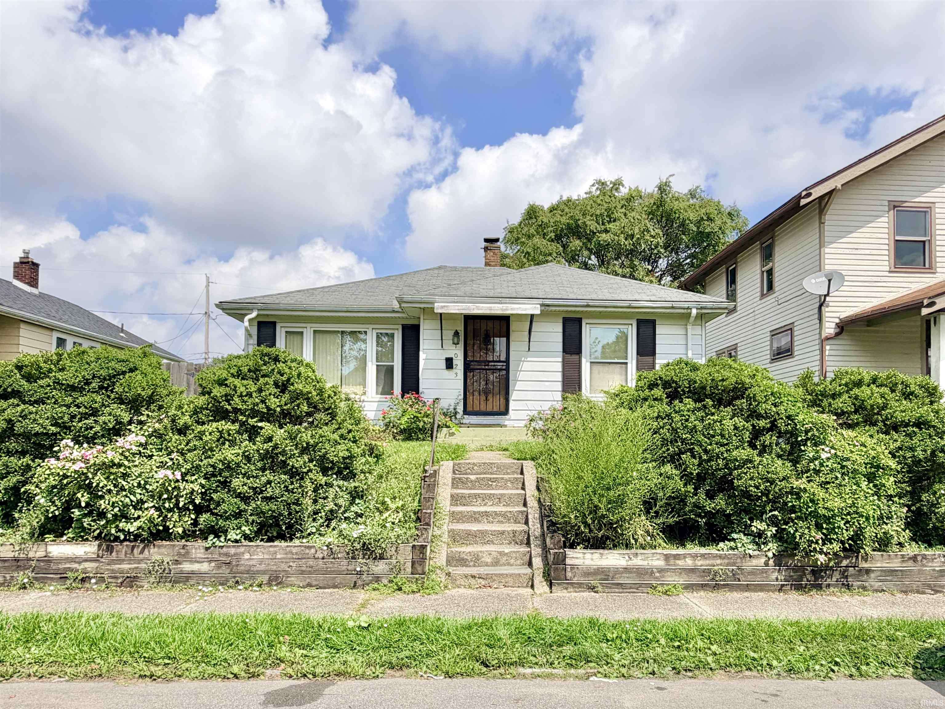 1023 Shore DR, Fort Wayne, IN 46805