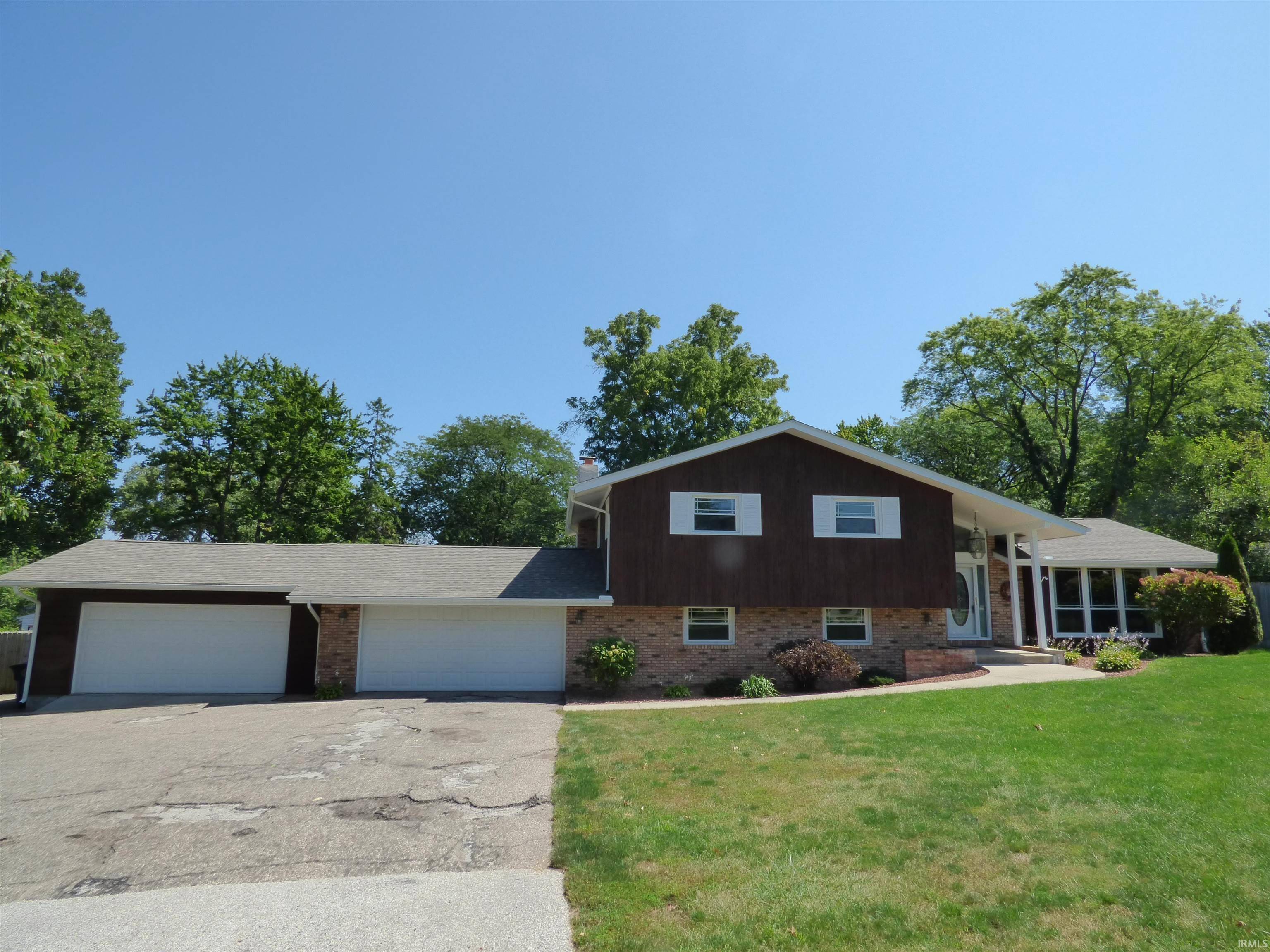 5434 Miami ST, South Bend, IN 46614-6033