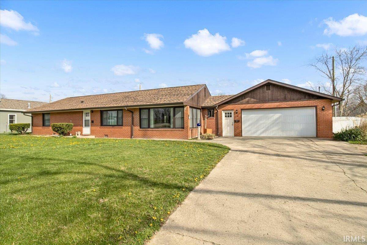 4 Crestwood DR, Winchester, IN 47394