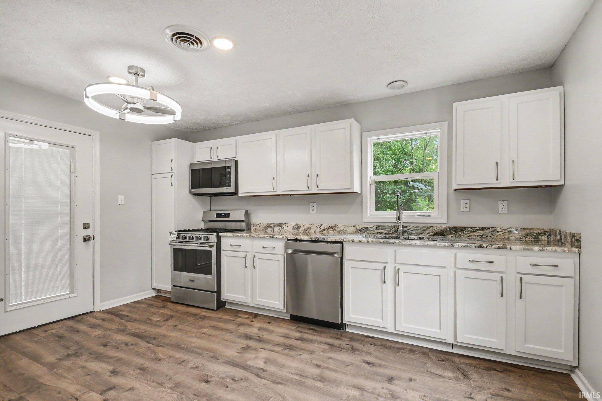 52776 Shellbark AVE, South Bend, IN 46628-4085