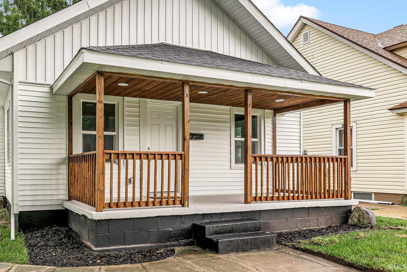 2422 Kenwood AVE, South Bend, IN 46628
