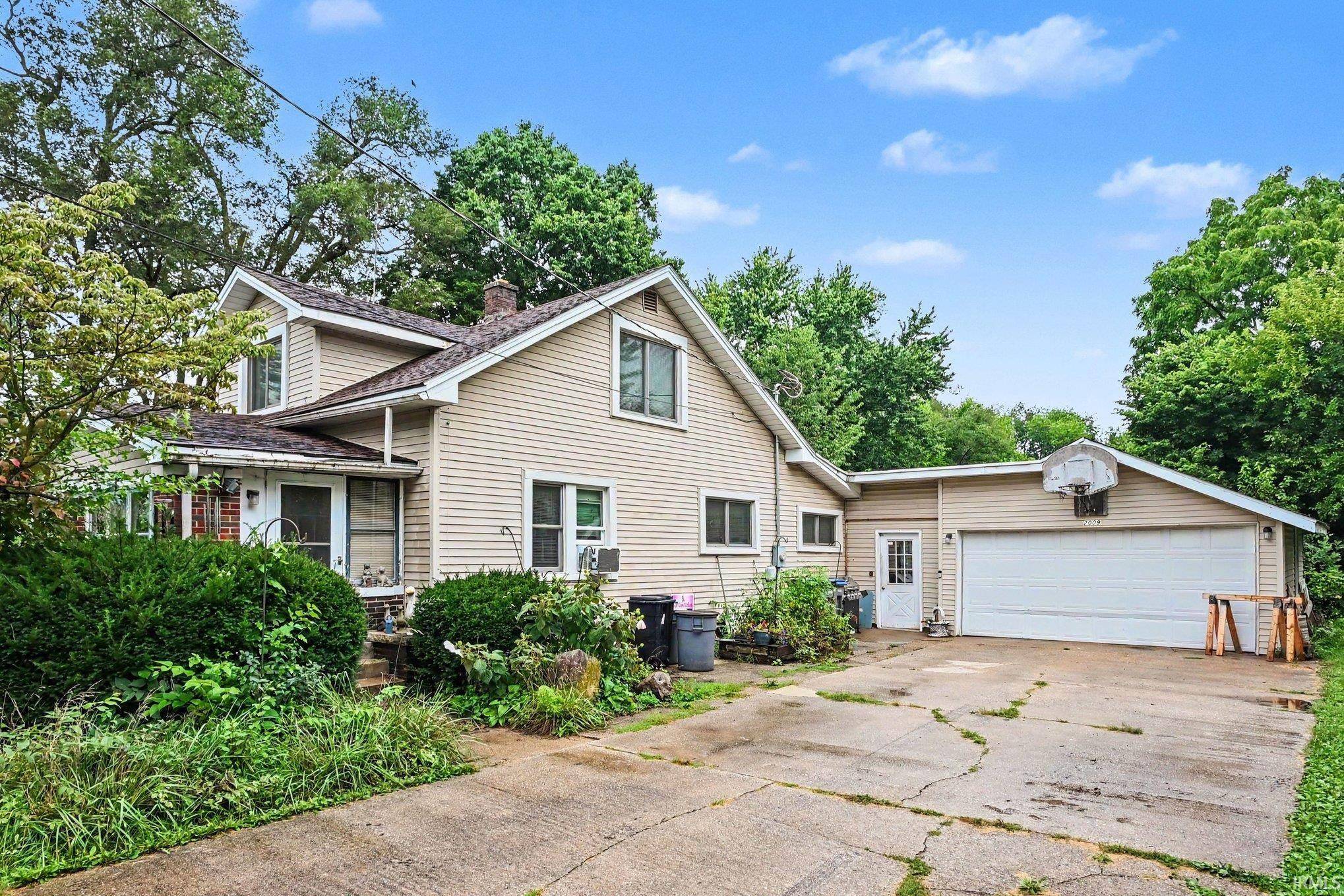 2009 Berkey AVE, Goshen, IN 46526