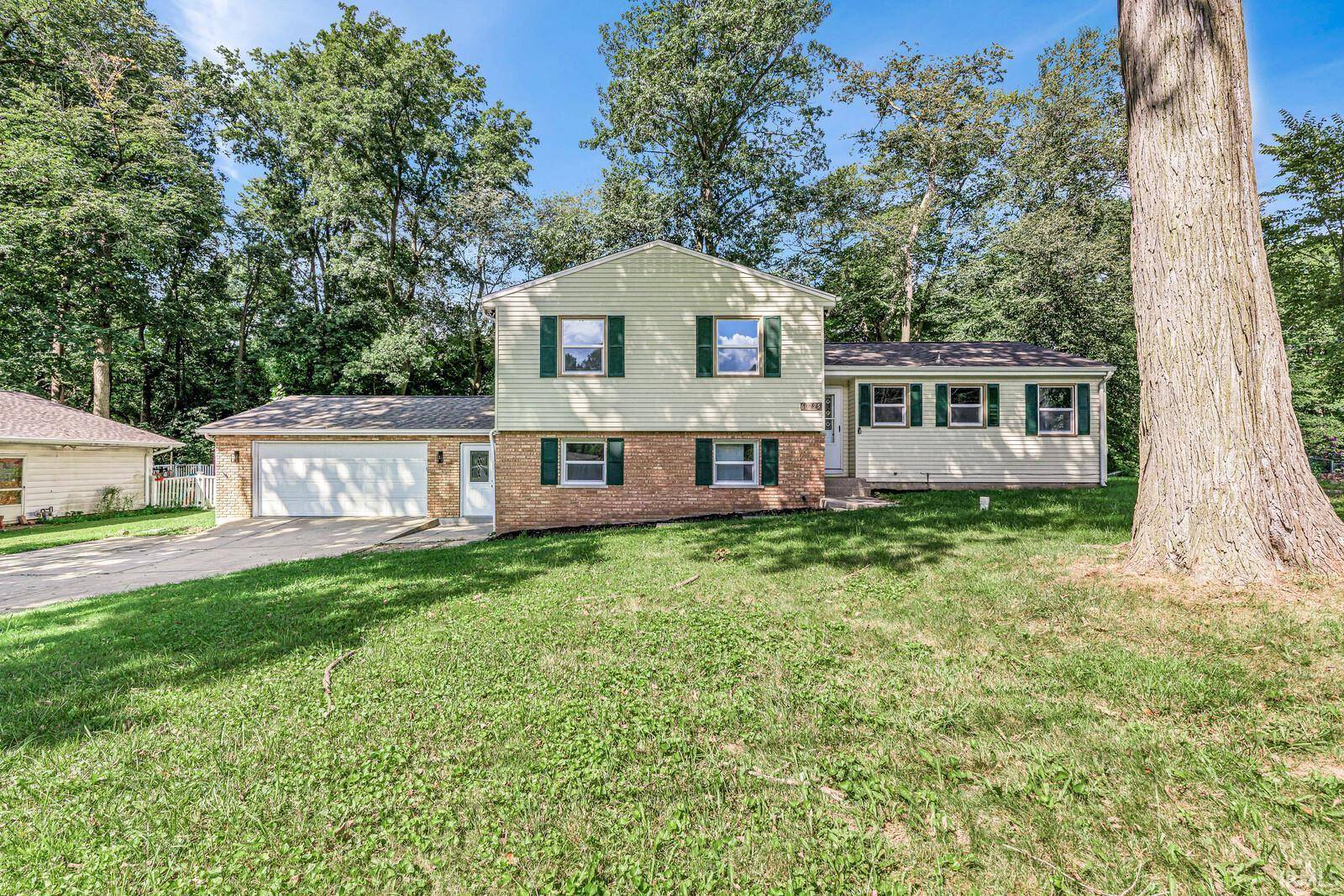 60195 Emerald DR, South Bend, IN 46614