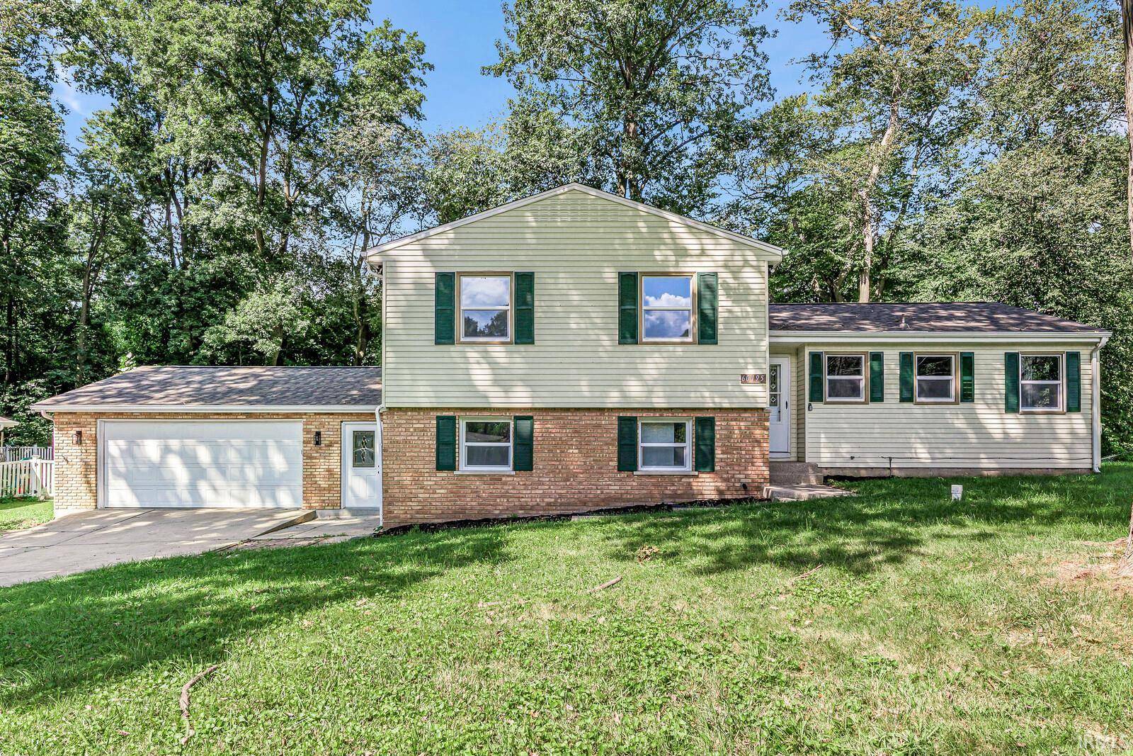 60195 Emerald DR, South Bend, IN 46614