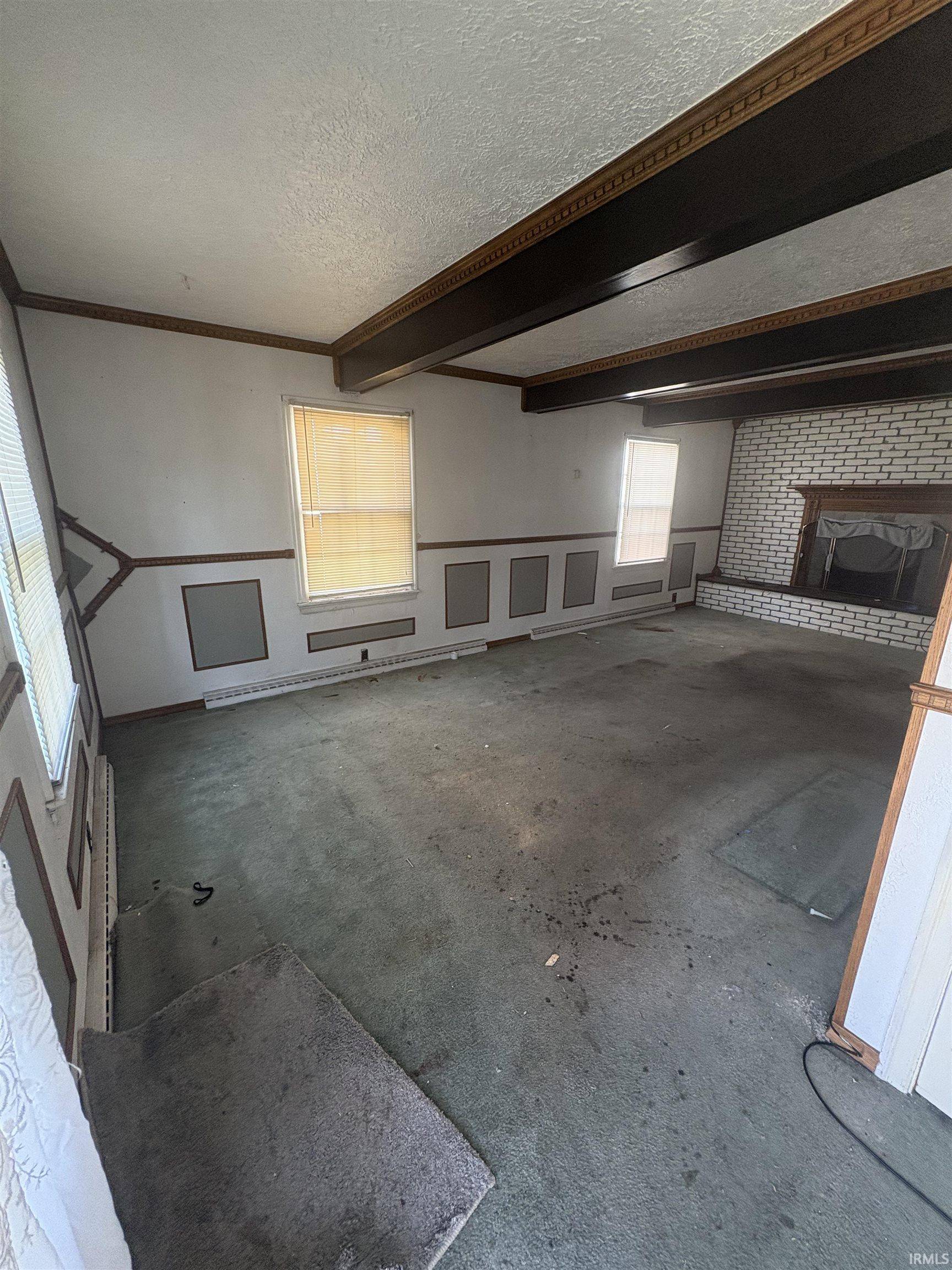 1626 Johnson ST, South Bend, IN 46628-2936