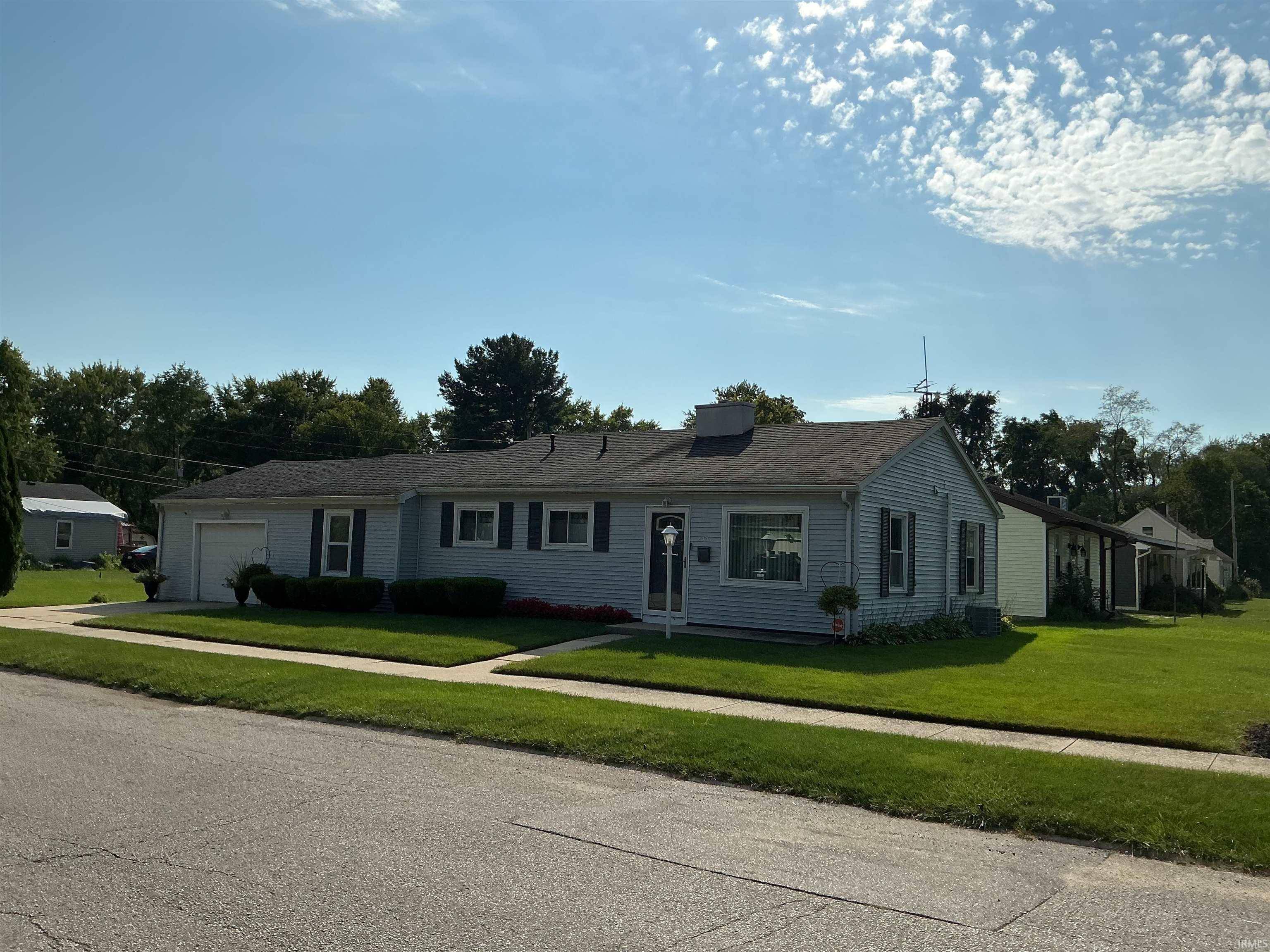 2304 Bergan ST, South Bend, IN 46628-3310