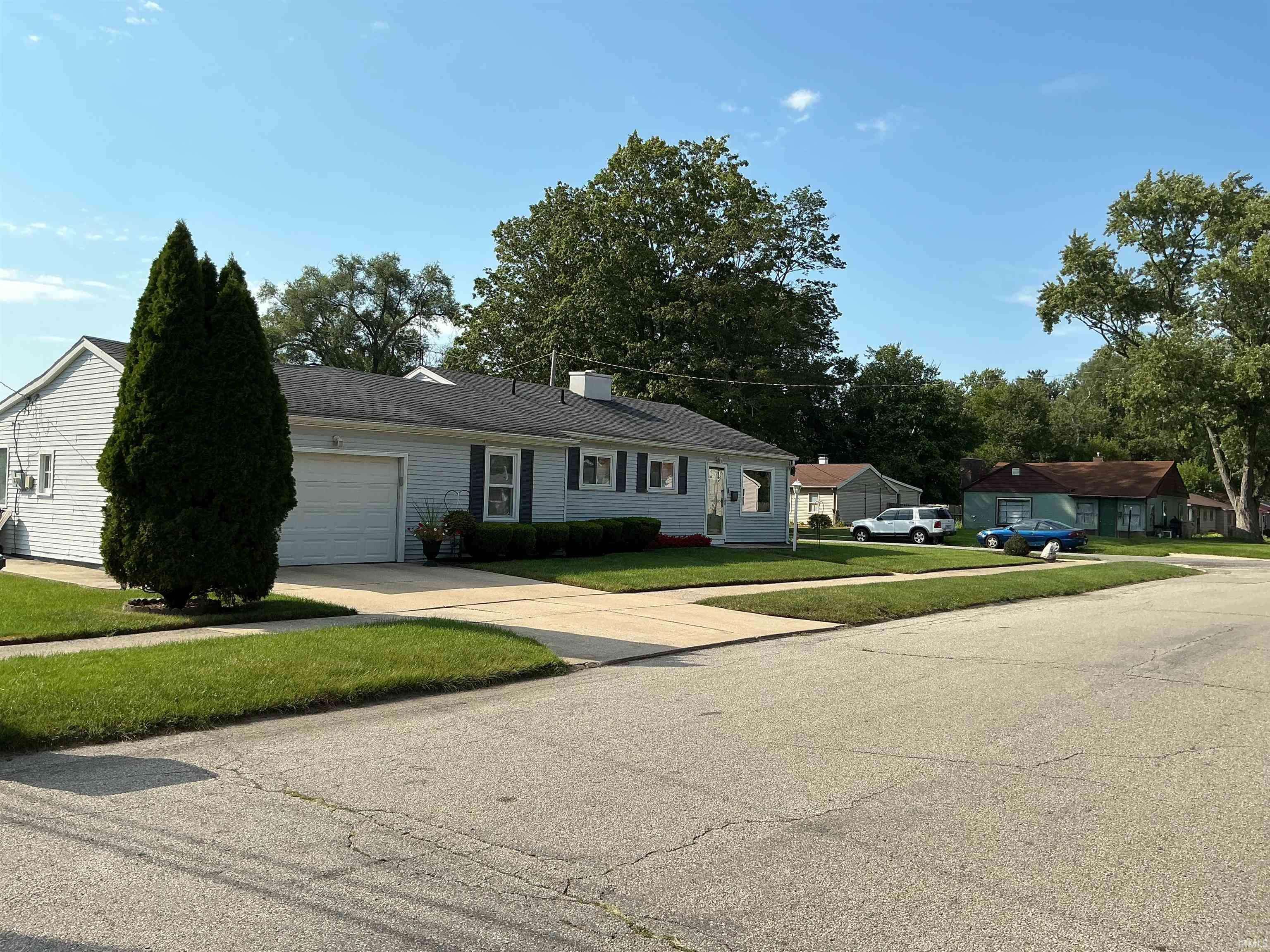 2304 Bergan ST, South Bend, IN 46628-3310