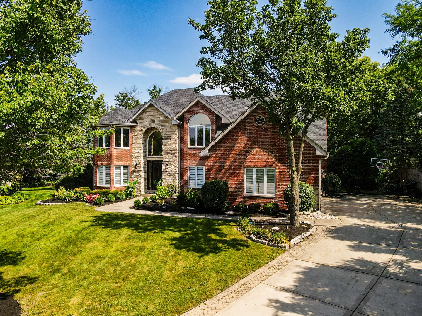 13701 Oak Tree LN, Lemont, IL 60439