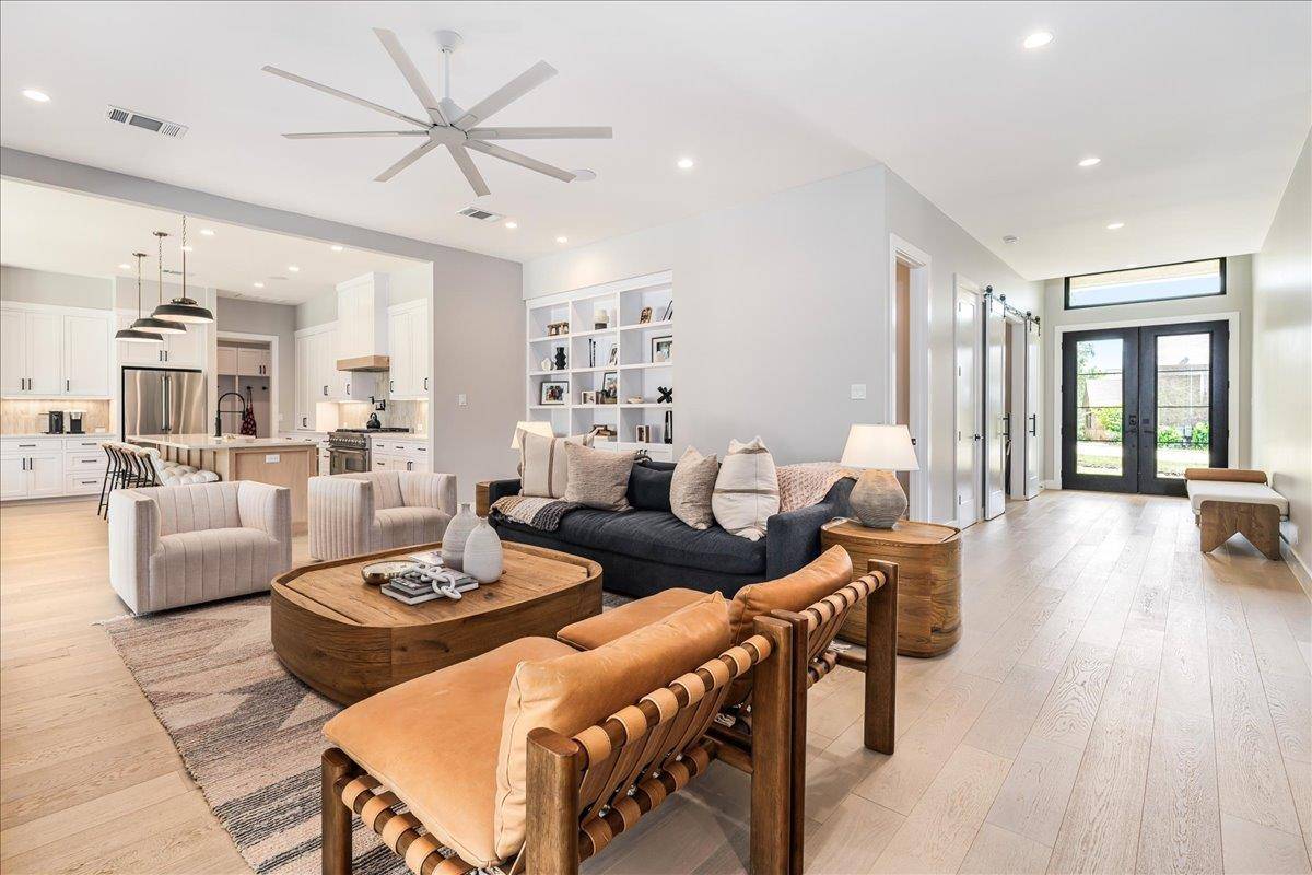 9600 Stratus DR, Dripping Springs, TX 78620