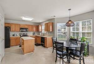 5616 Linda Vista LN, Charlotte, NC 28216