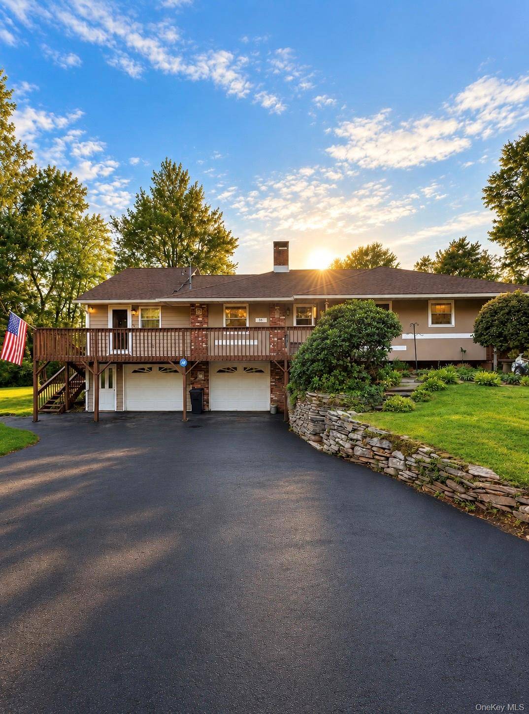 56 Columbia DR, Hurleyville, NY 12747