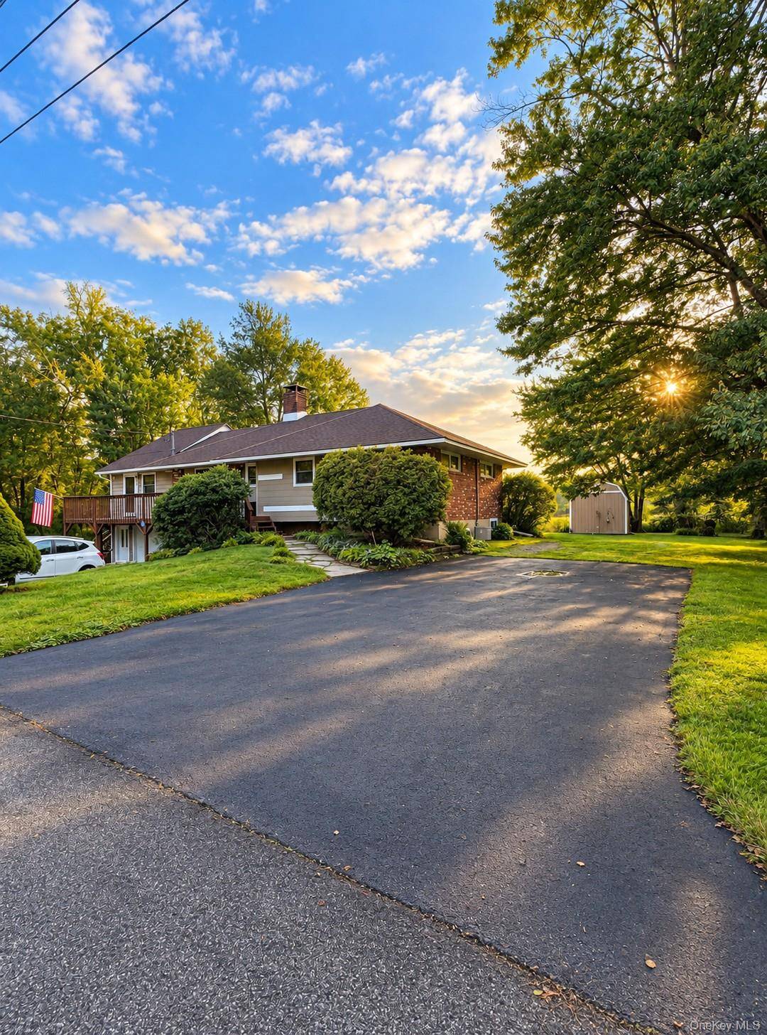 56 Columbia DR, Hurleyville, NY 12747