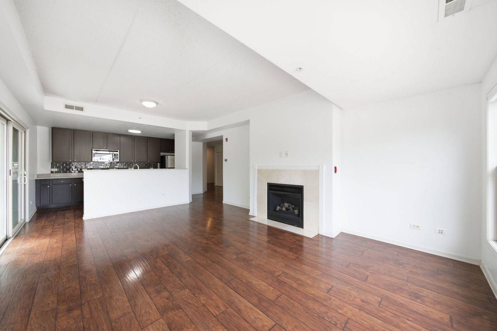 125 Lakeview DR #207, Bloomingdale, IL 60108
