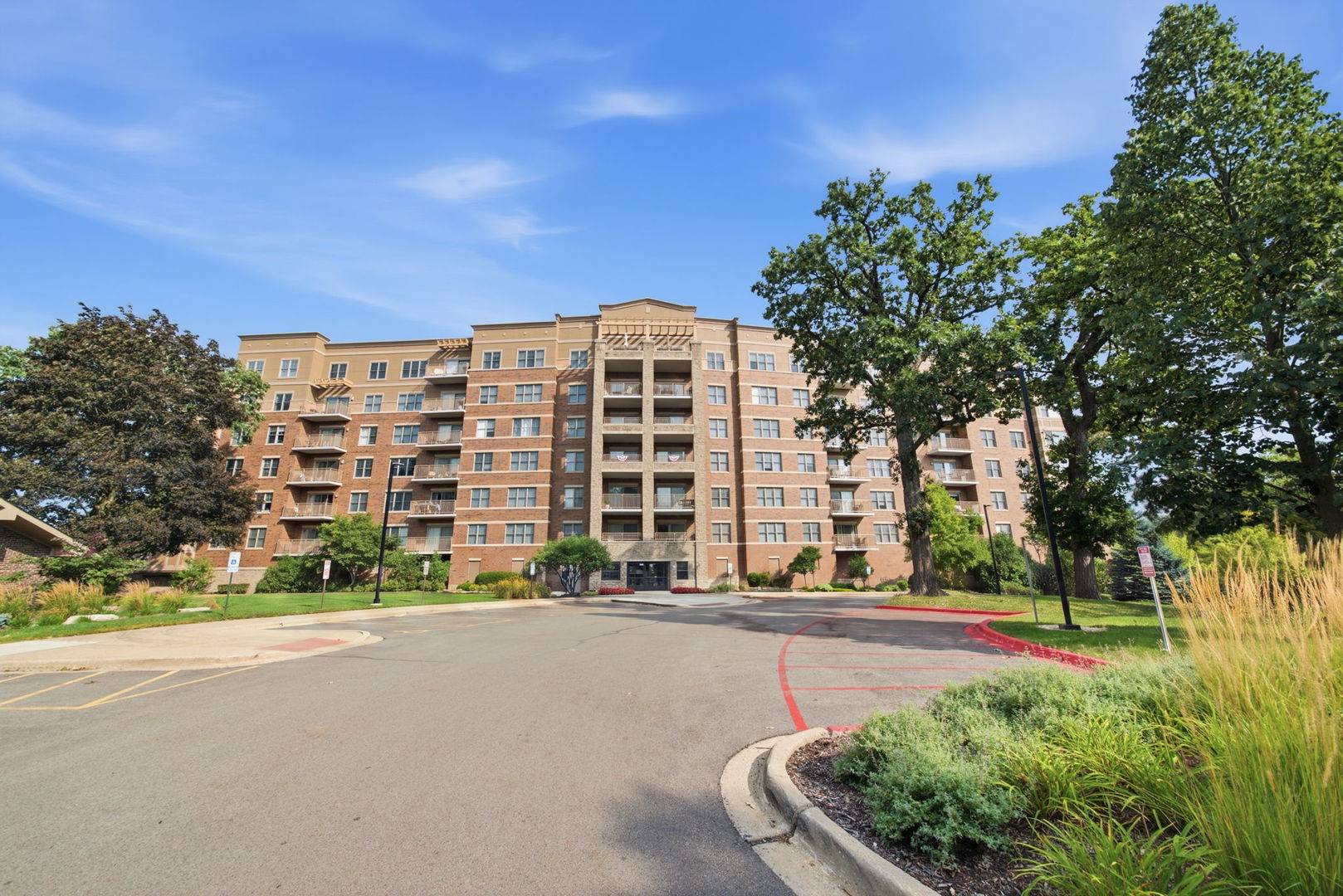 125 Lakeview DR #207, Bloomingdale, IL 60108