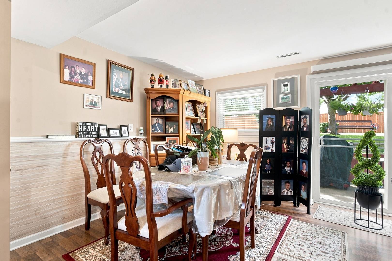 652 Sussex LN, Crystal Lake, IL 60014