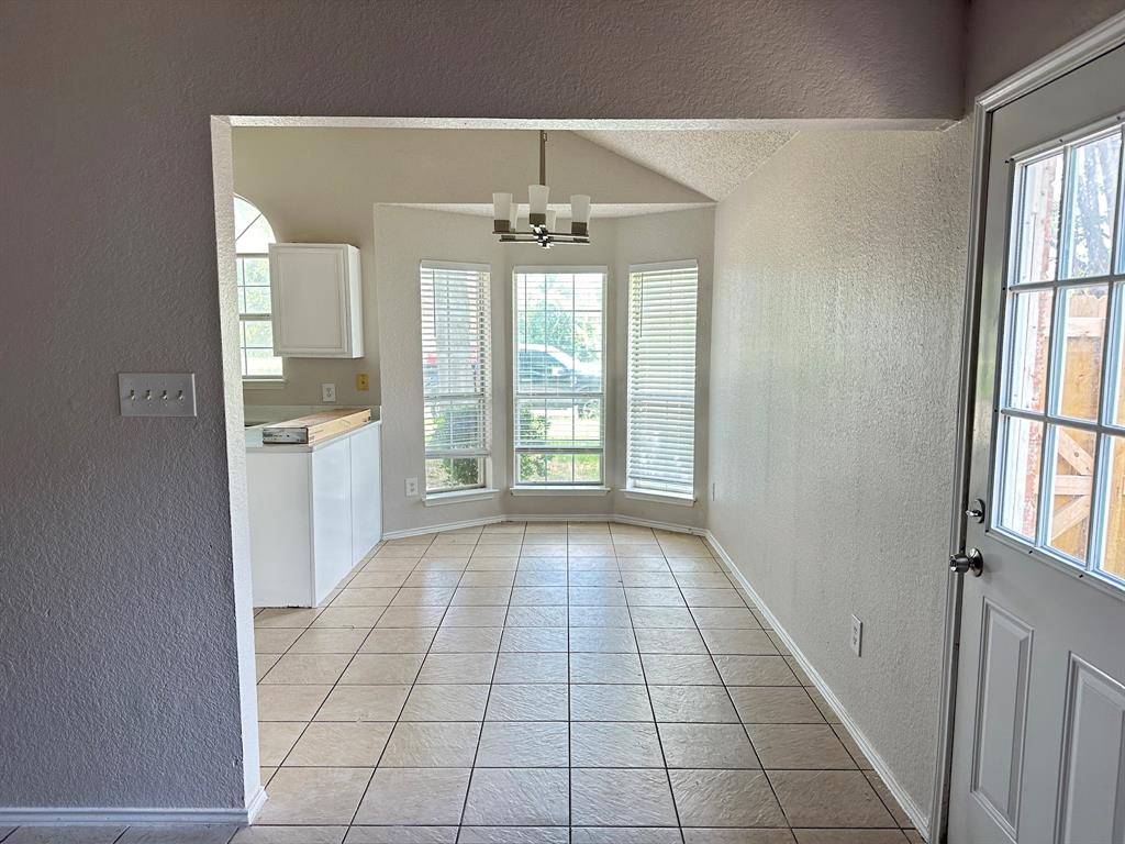 1117 Edenbrook Drive, Arlington, TX 76001