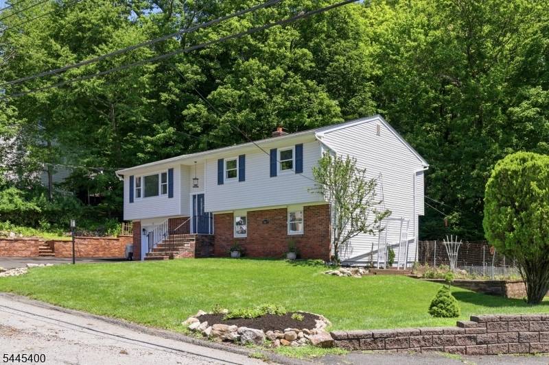 307 Nariticong Ave, Hopatcong Boro, NJ 07843
