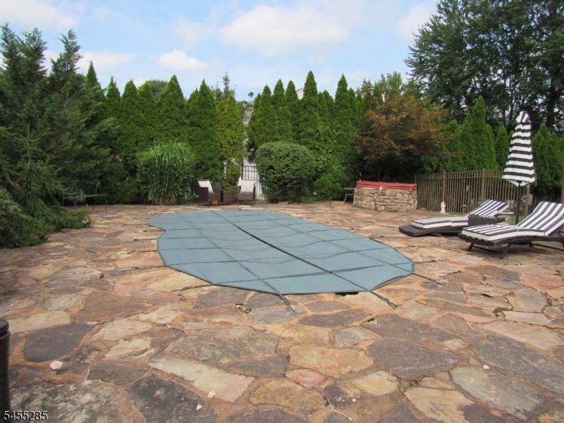 5 Pilgrim Ct, Cedar Grove Twp., NJ 07009