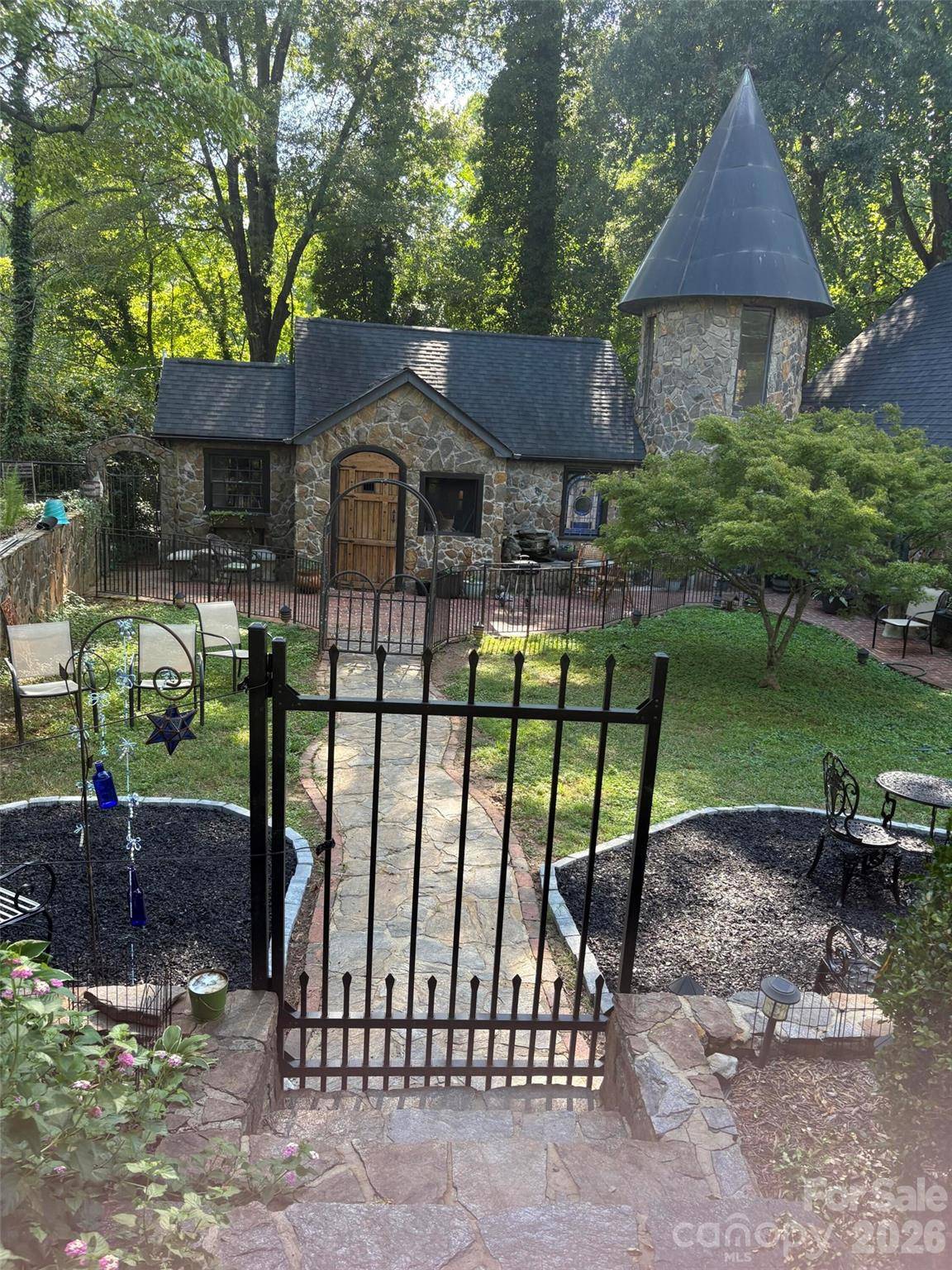 341 N Oak ST, Statesville, NC 28677