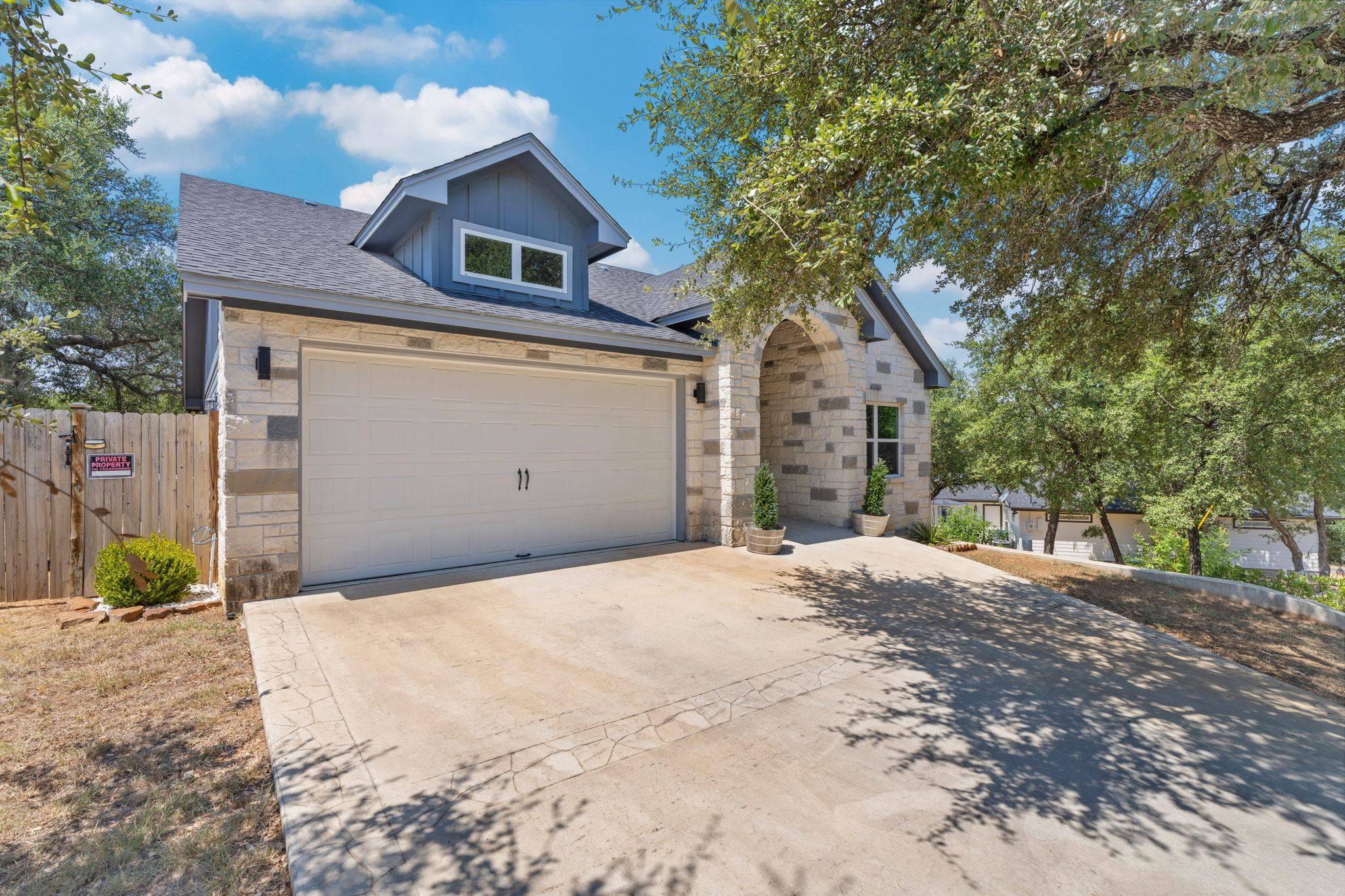 504 Queens WAY, Cottonwood Shores, TX 78657