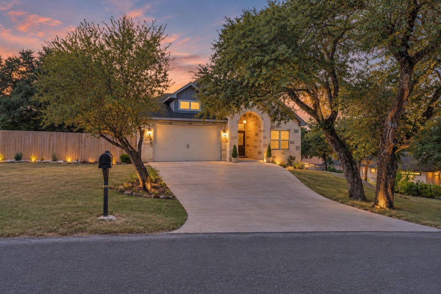 504 Queens WAY, Cottonwood Shores, TX 78657